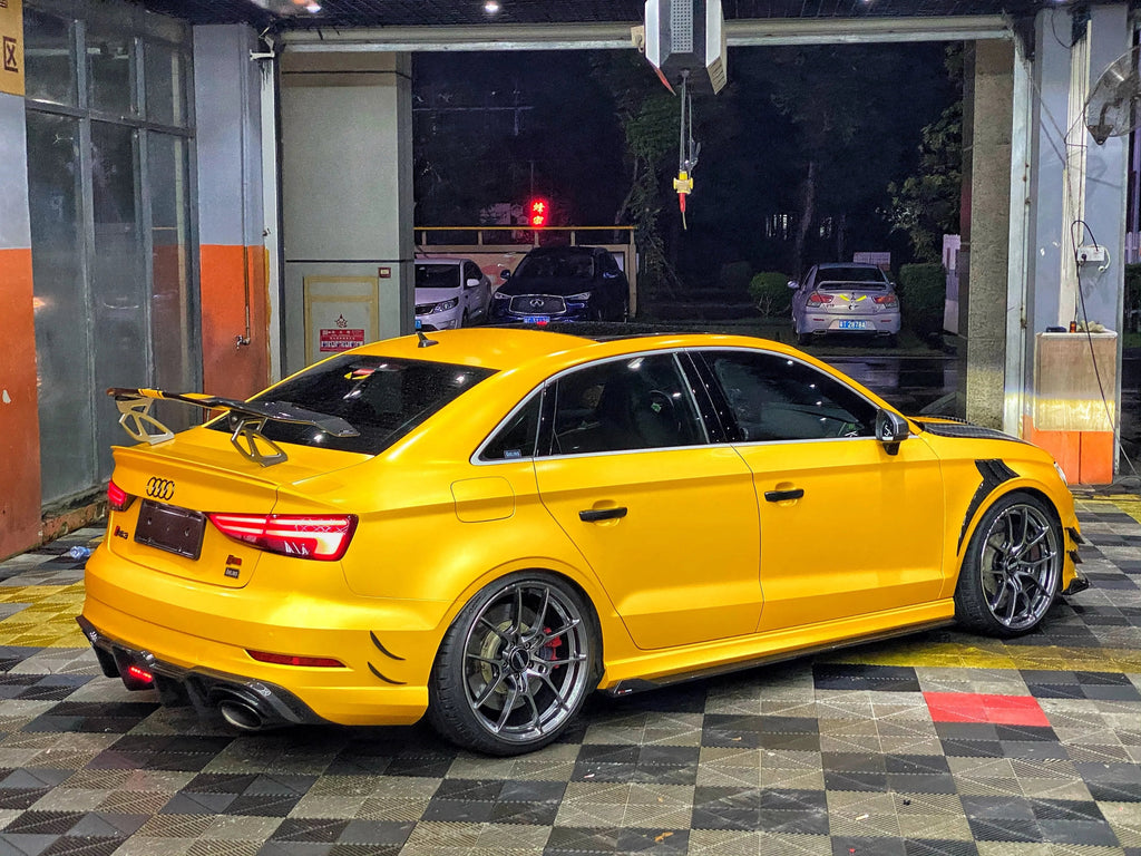 AERO CARBON - AUDI RS3 8V CARBON FIBRE SIDE SKIRTS