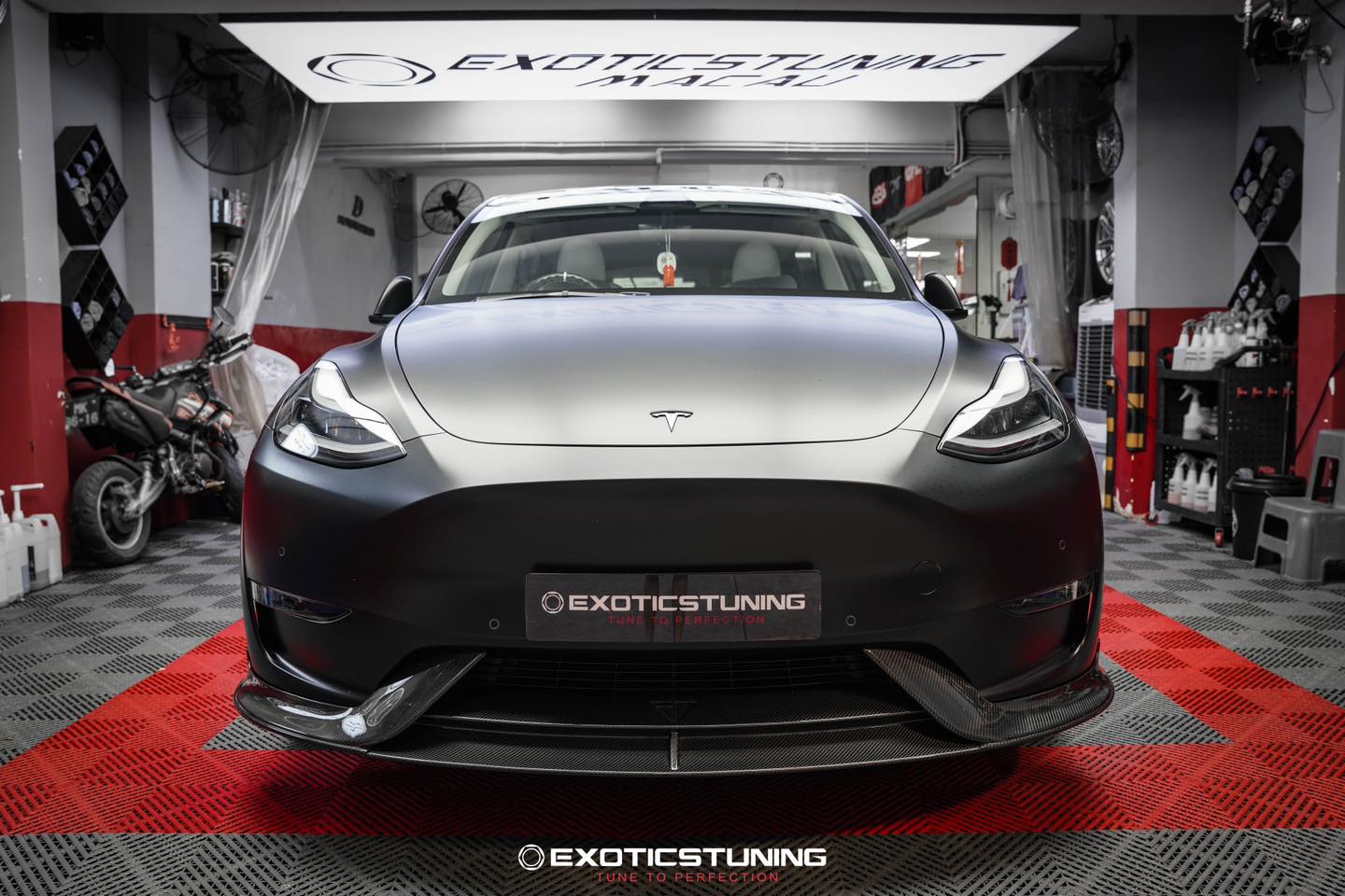 FUTURE DESIGN - TESLA MODEL Y DRY CARBON FIBRE FRONT LIP