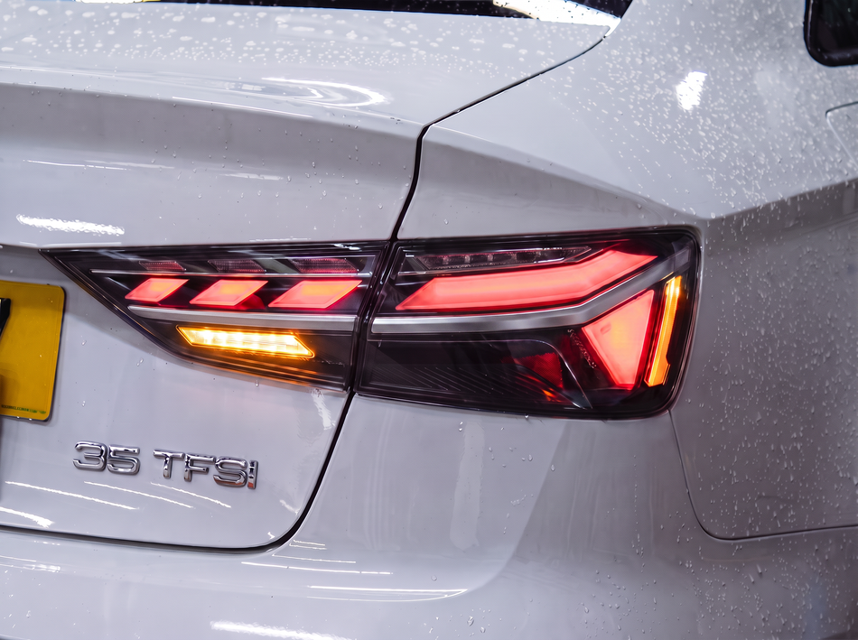 AERO CARBON - AUDI A3 S3 RS3 8V SEDAN SEQUENTIAL CLEAR TAIL LIGHTS RS5 STYLE