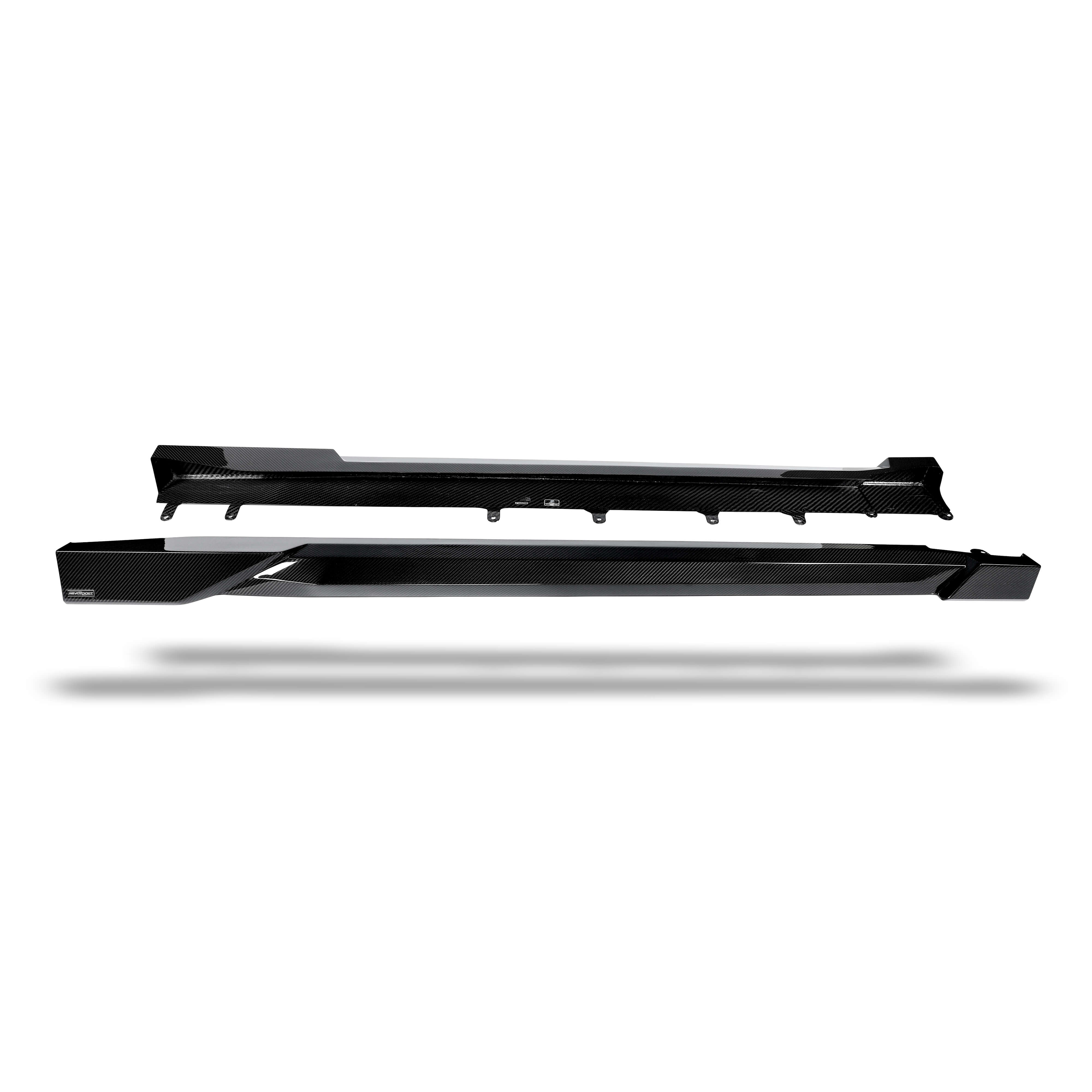 RevozPort BMW XM G09 carbon fibre side skirt detail
