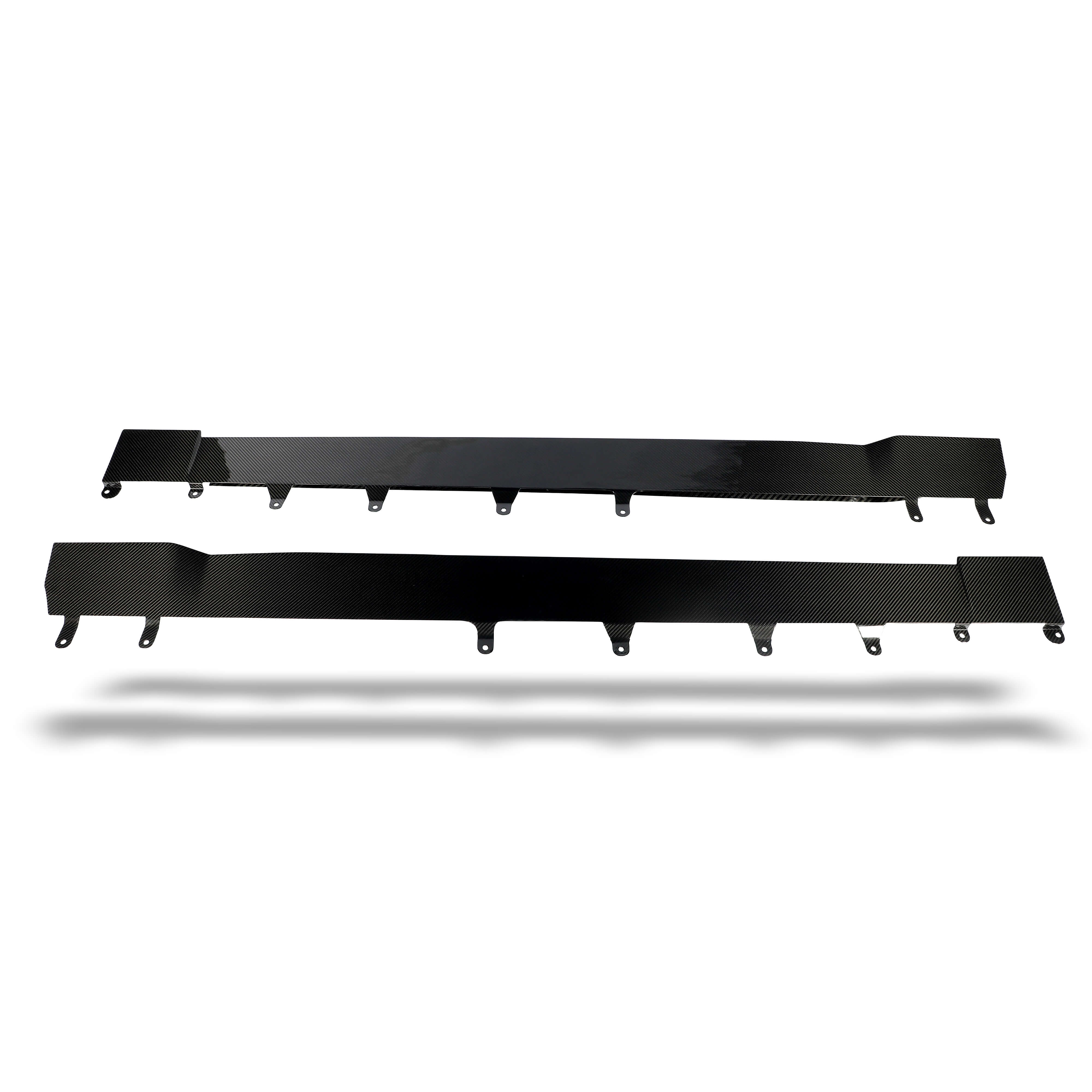RevozPort BMW XM G09 carbon fibre side skirt detail