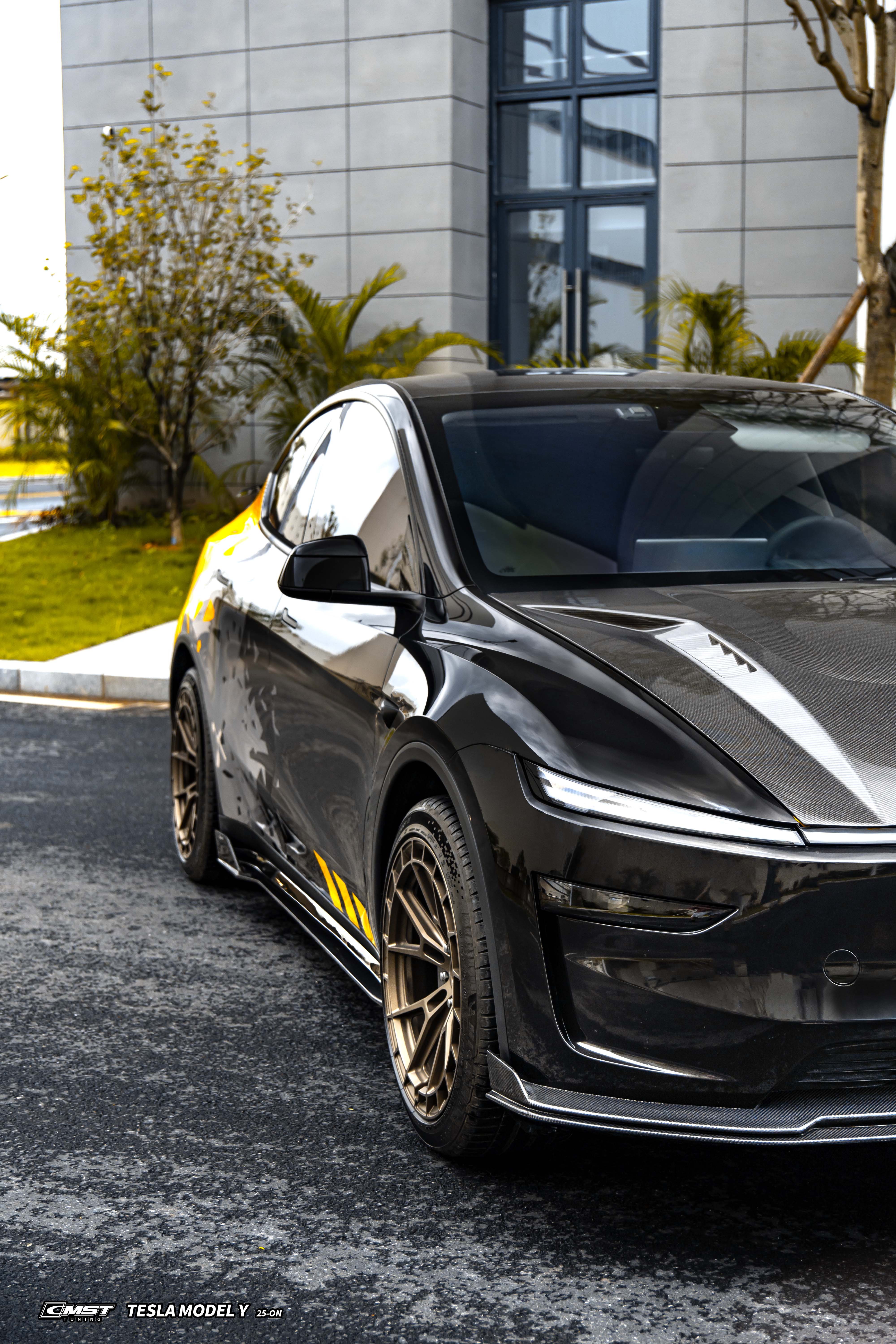 CMST - TESLA MODEL Y JUNIPER 2025+ CARBON FIBER V1 FRONT LIP