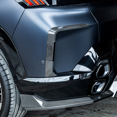 SOOQOO BMW XM G09 carbon fibre rear bumper insert detail