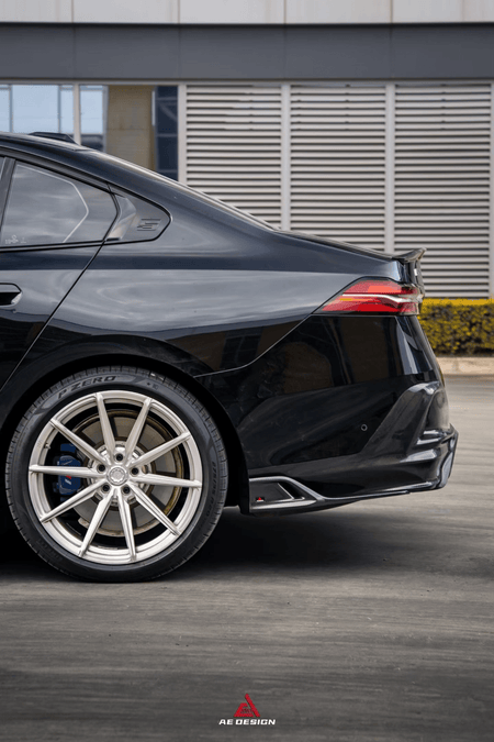 AE DESIGN - BMW I5 M60 G60 DRY CARBON LED REAR DIFFUSER - Aero Carbon UK