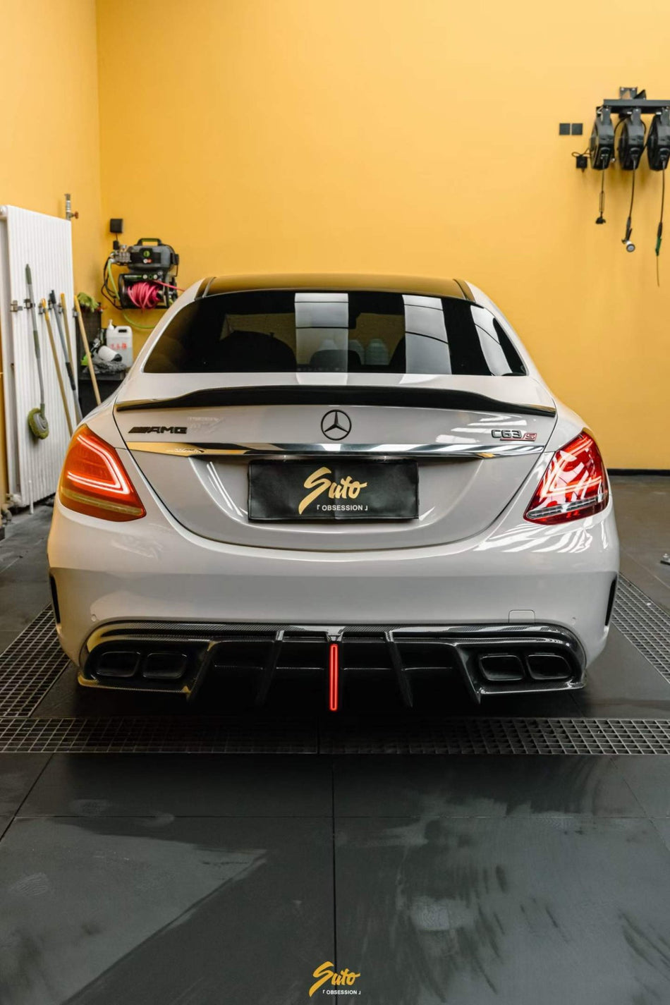 AE DESIGN - MERCEDES BENZ C63 C63S W205 SEDAN CARBON FIBRE LED REAR DIFFUSER - Aero Carbon UK