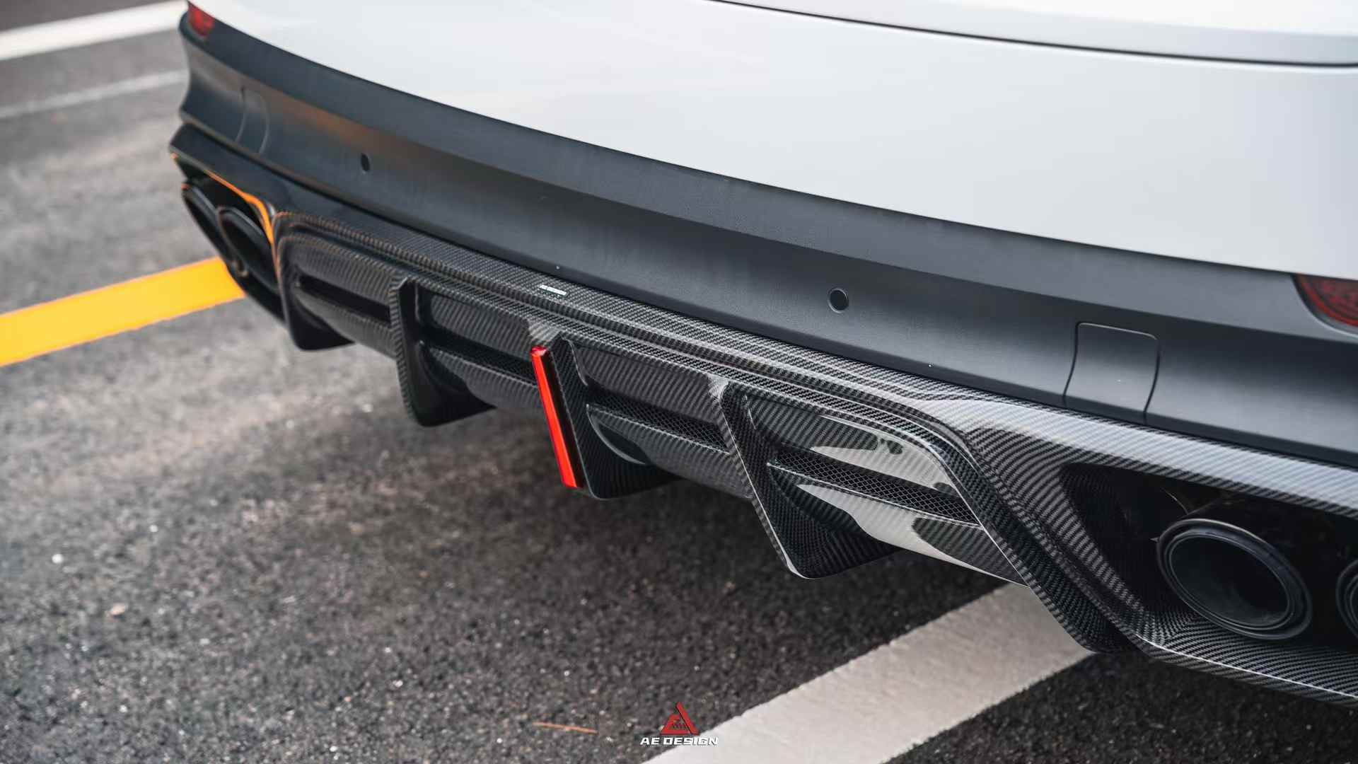 AE DESIGN - PORSCHE CAYENNE 9Y0 DRY CARBON FIBRE REAR LED DIFFUSER - Aero Carbon UK