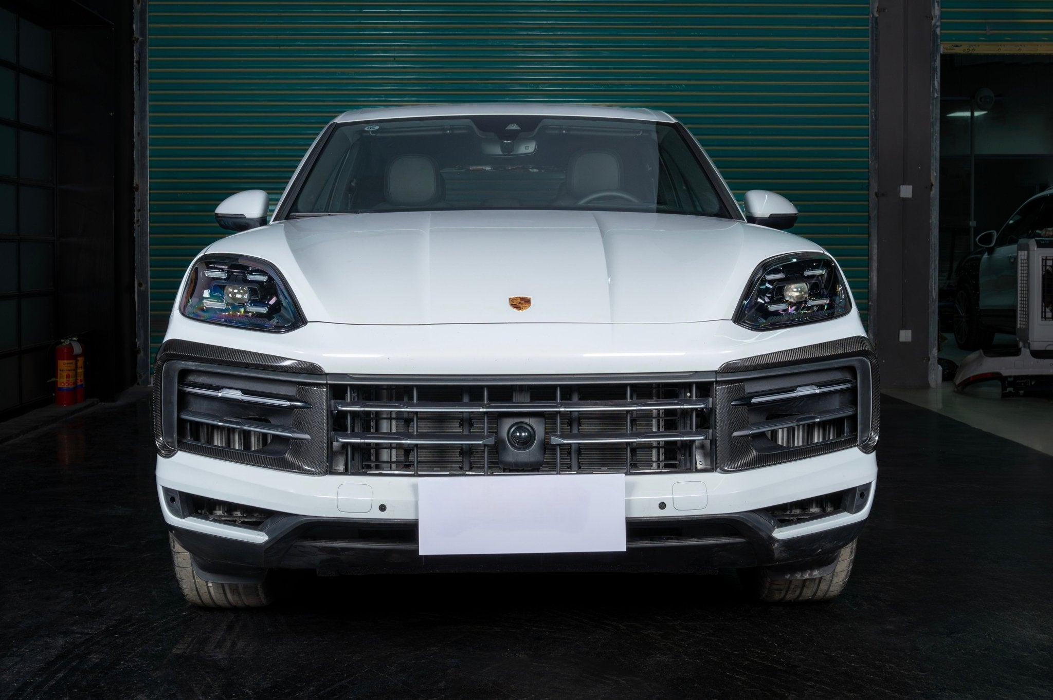 AERO CARBON - PORSCHE CAYENNE 9Y0.2 DRY CARBON FIBER FRONT BUMPER TRIM - Aero Carbon UK