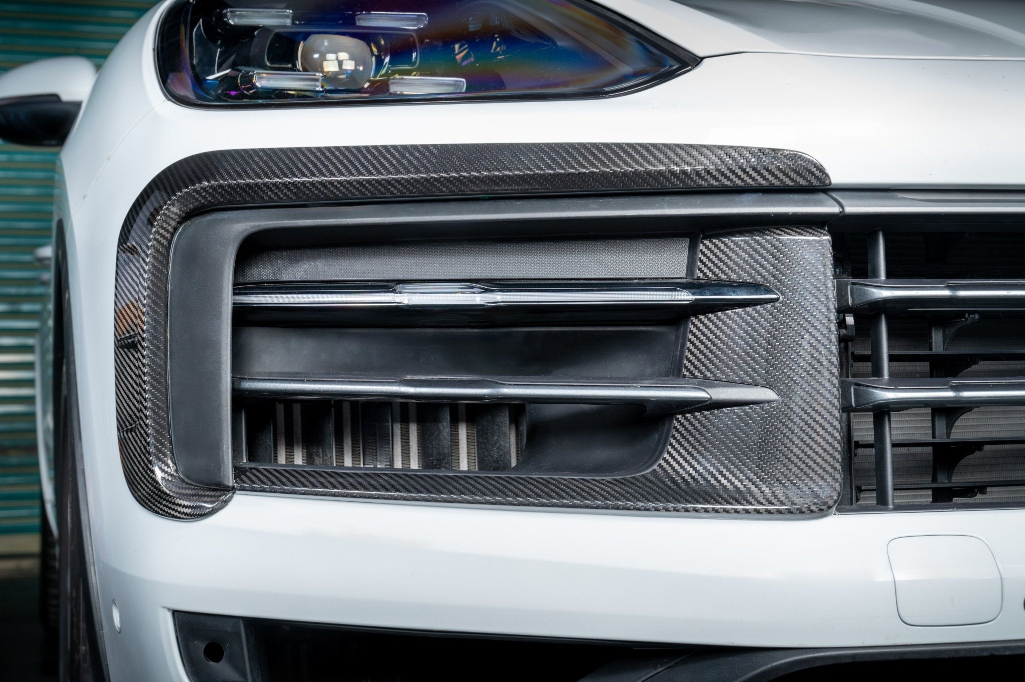 AERO CARBON - PORSCHE CAYENNE 9Y0.2 DRY CARBON FIBER FRONT BUMPER TRIM - Aero Carbon UK