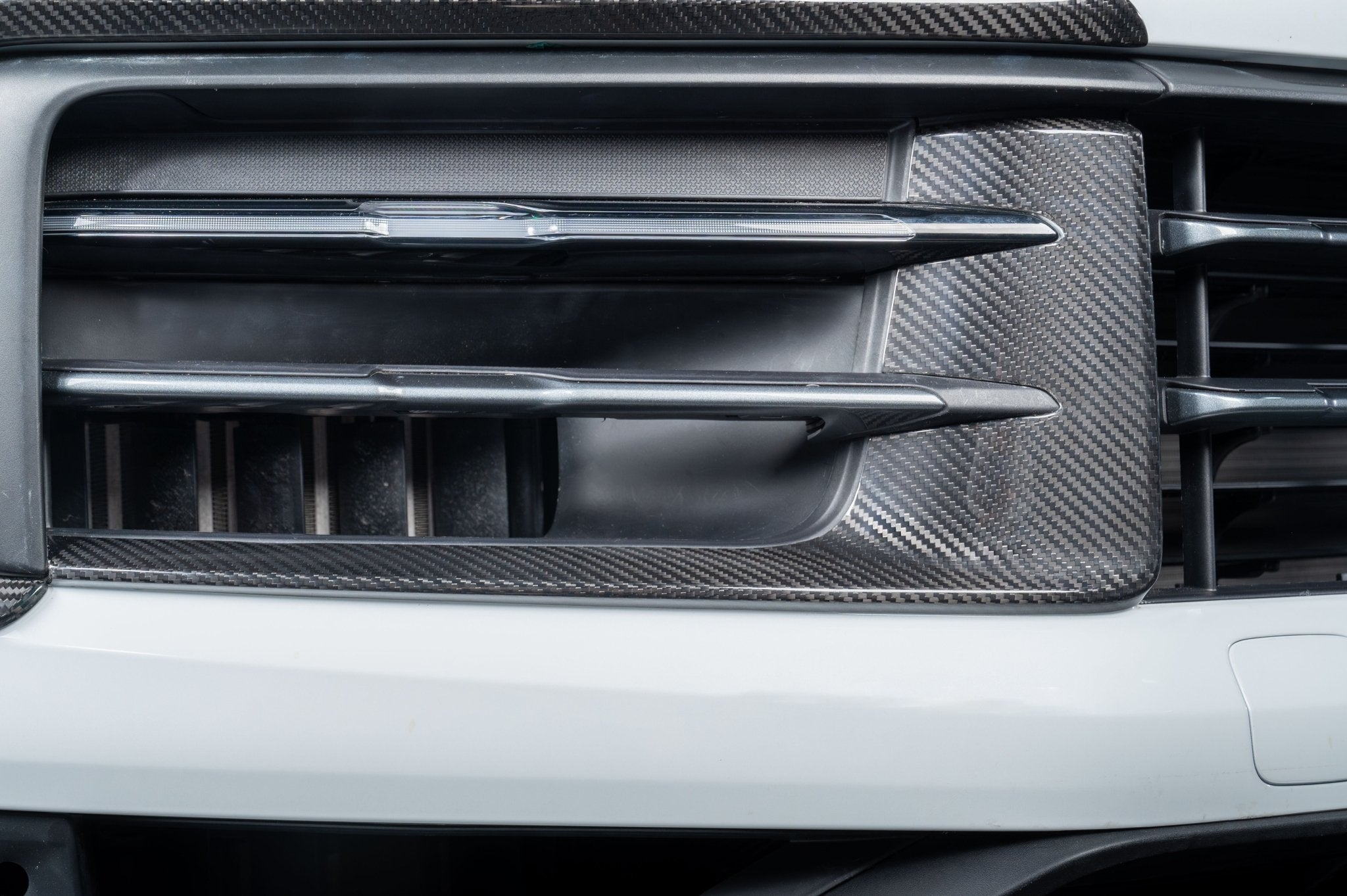 AERO CARBON - PORSCHE CAYENNE 9Y0.2 DRY CARBON FIBER FRONT BUMPER TRIM - Aero Carbon UK
