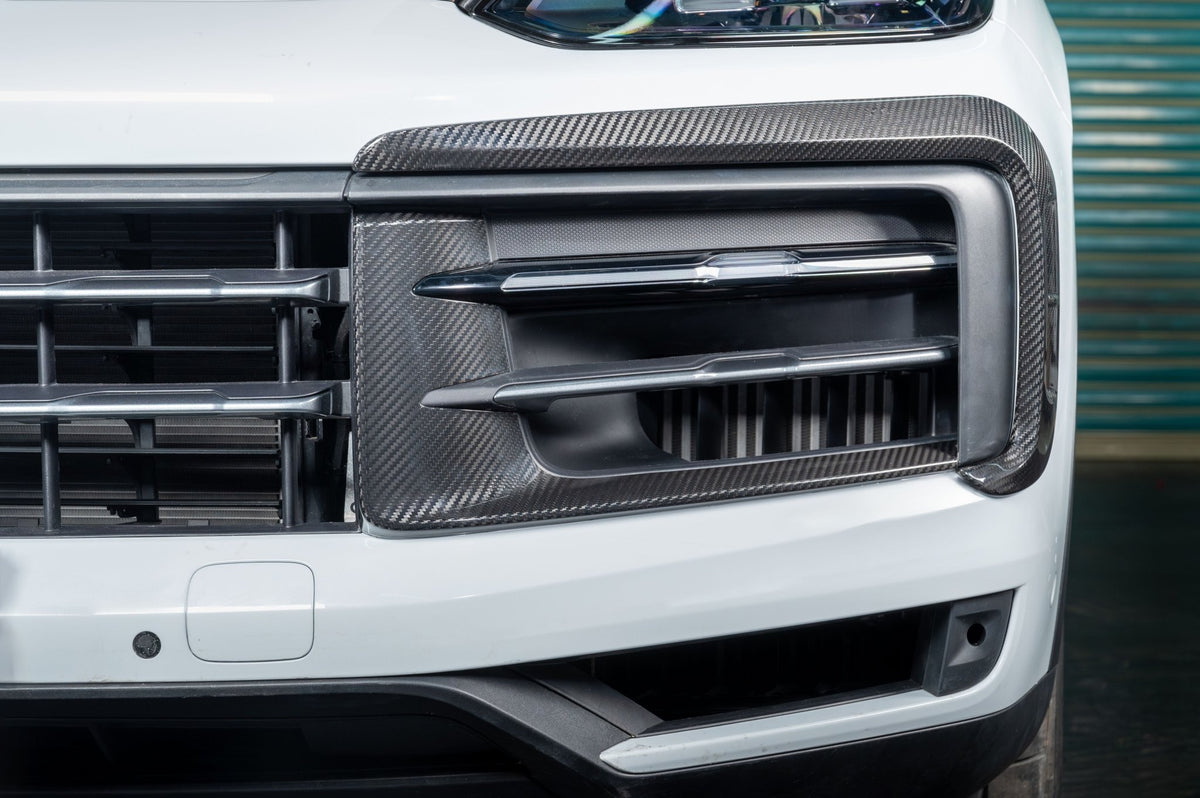 AERO CARBON - PORSCHE CAYENNE 9Y0.2 DRY CARBON FIBER FRONT BUMPER TRIM - Aero Carbon UK