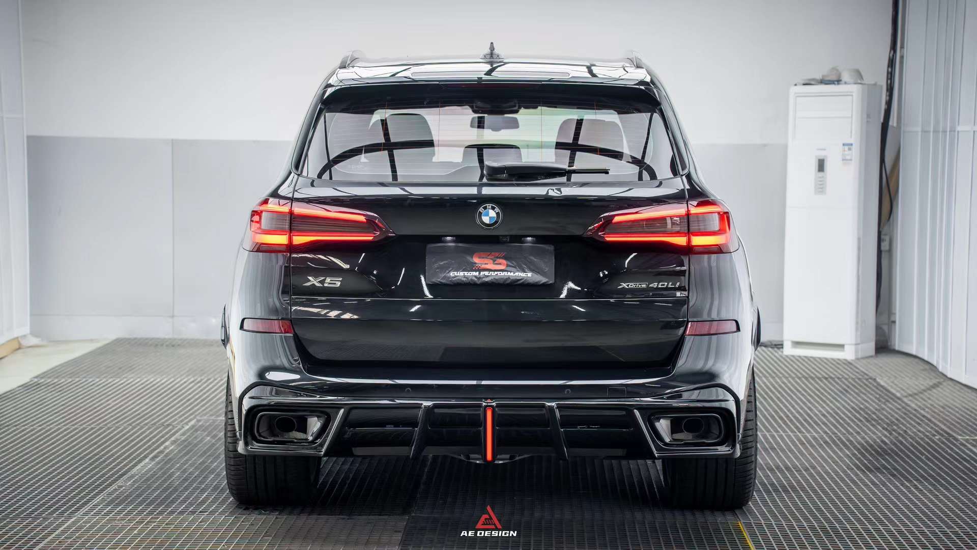 AERO DESIGN - BMW X5 G05 GLOSS BLACK LED REAR DIFFUSER - Aero Carbon UK