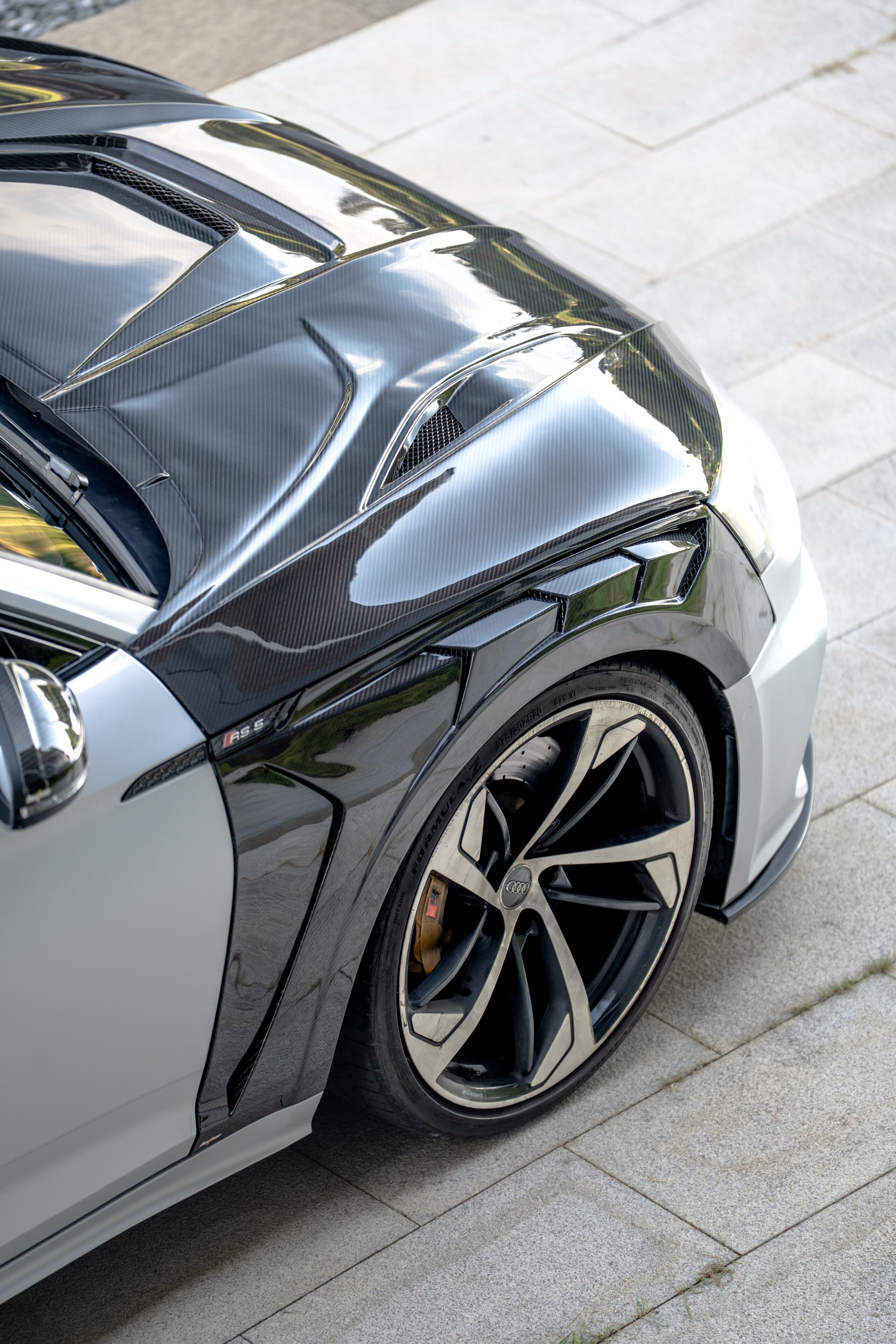 BCTXE Audi RS5 B9.5 carbon fibre bonnet edge and wing vent close up