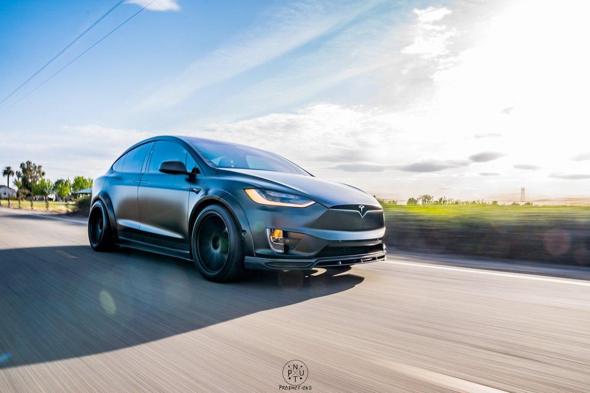 CMST - TESLA MODEL X GEN 1 2016-2021 CARBON FIBRE FRONT LIP SPLITTER - Aero Carbon UK