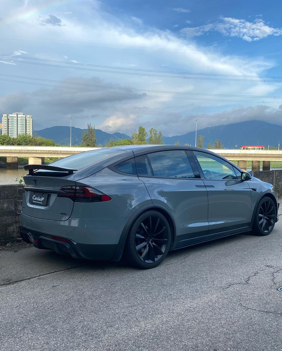 CMST - TESLA MODEL X GEN 1 2016-2021 DRY CARBON FIBRE REAR TRUNK CHROME DELETE - Aero Carbon UK
