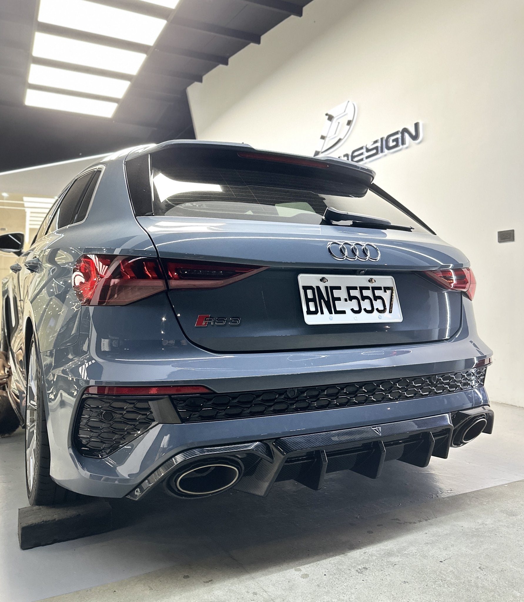 FUTURE DESIGN - AUDI RS3 8Y DRY CARBON FIBRE REAR DIFFUSER - Aero Carbon UK