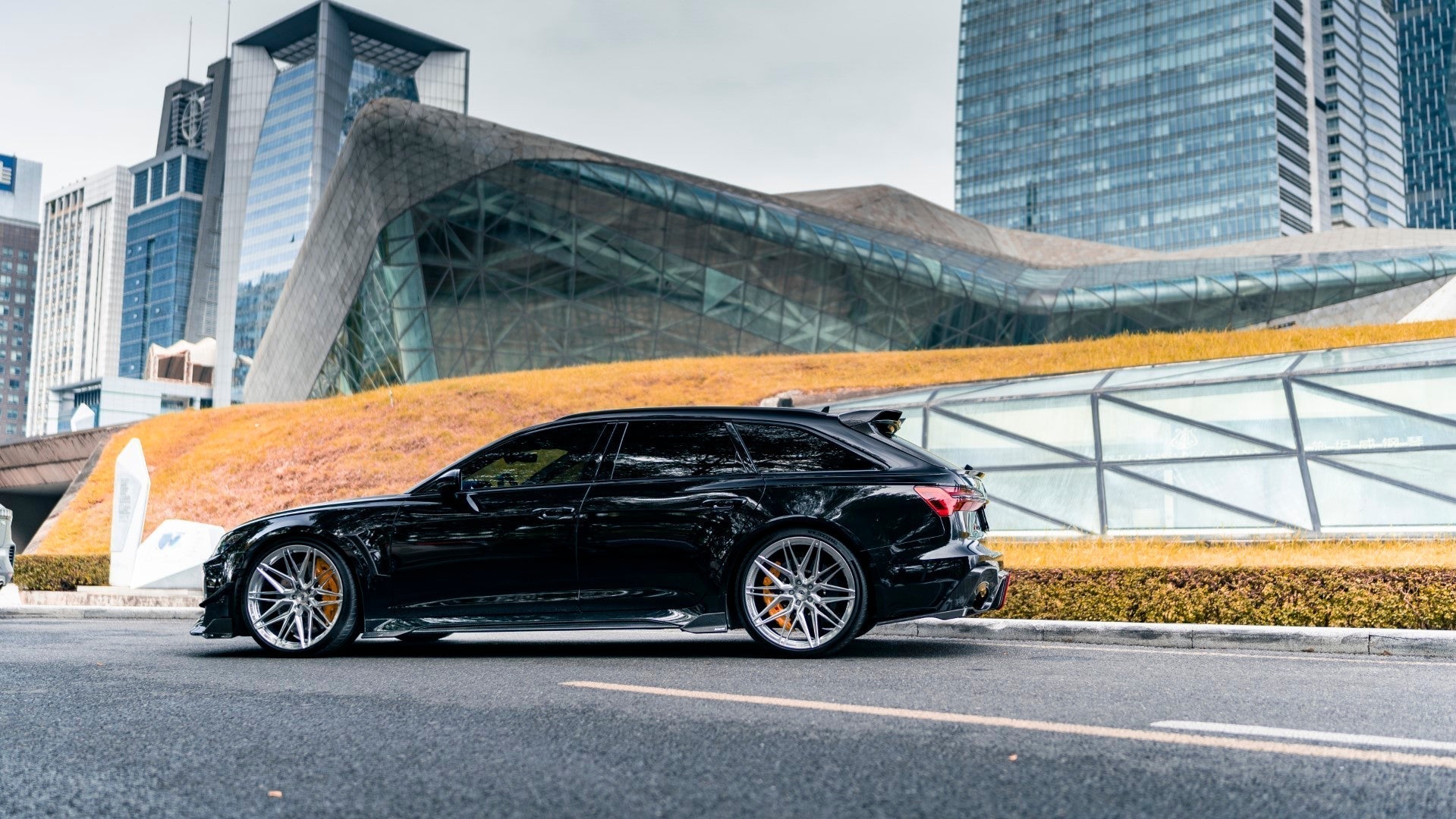 KARBEL - AUDI RS6 C8 DRY CARBON FIBRE REAR MID SPOILER - Aero Carbon UK