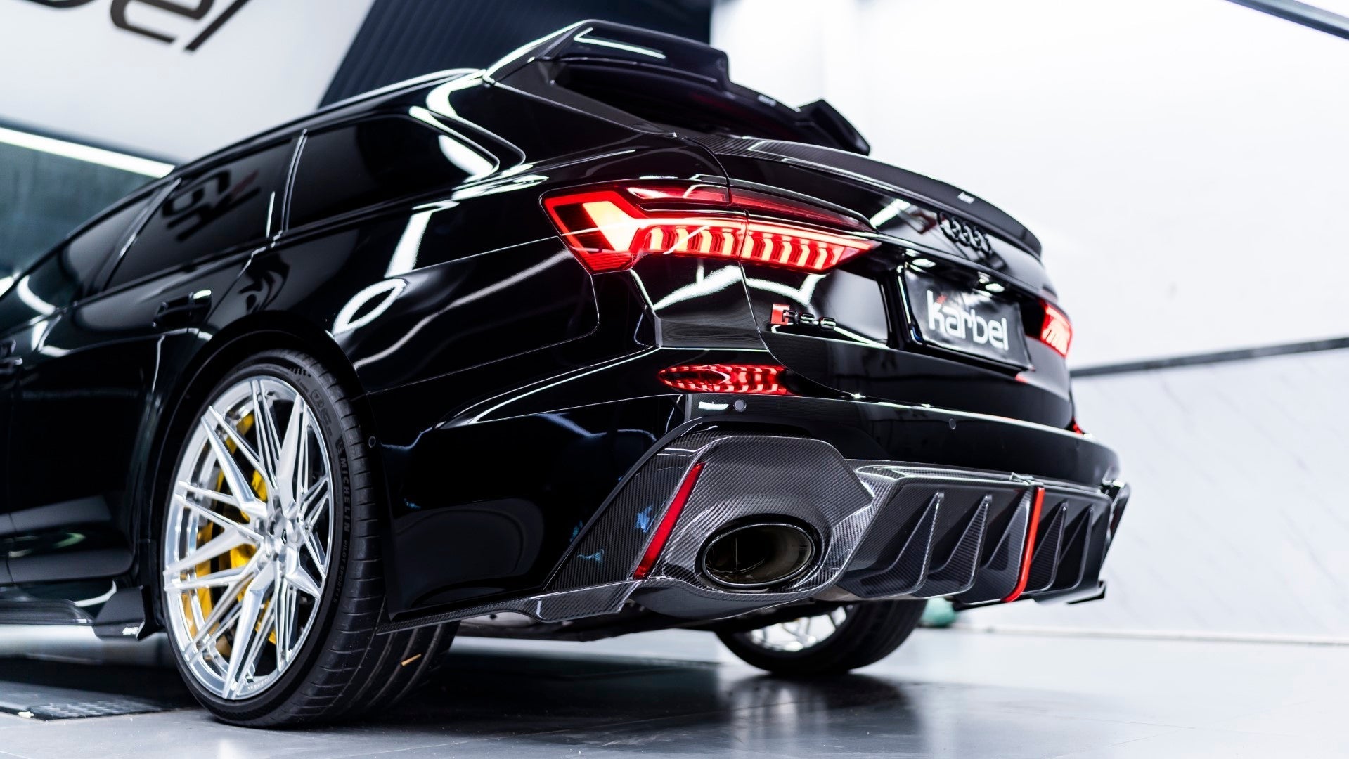 KARBEL - AUDI RS6 C8 DRY CARBON FIBRE REAR MID SPOILER - Aero Carbon UK