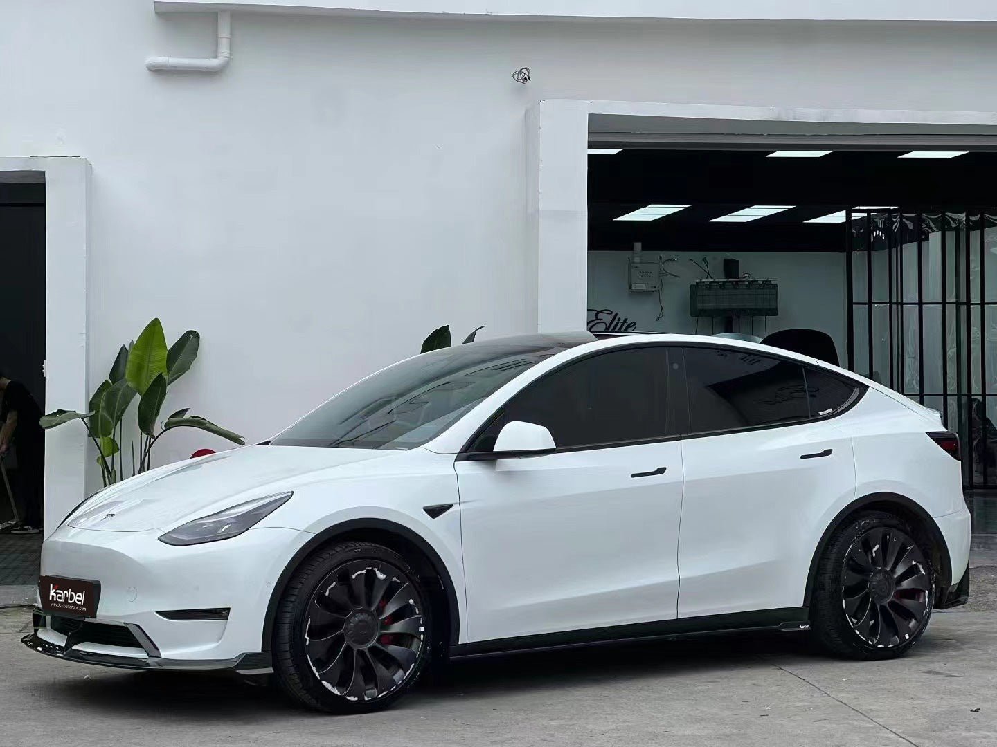 KARBEL - TESLA MODEL Y / PERFORMANCE DRY CARBON FIBRE FRONT LIP - Aero Carbon UK