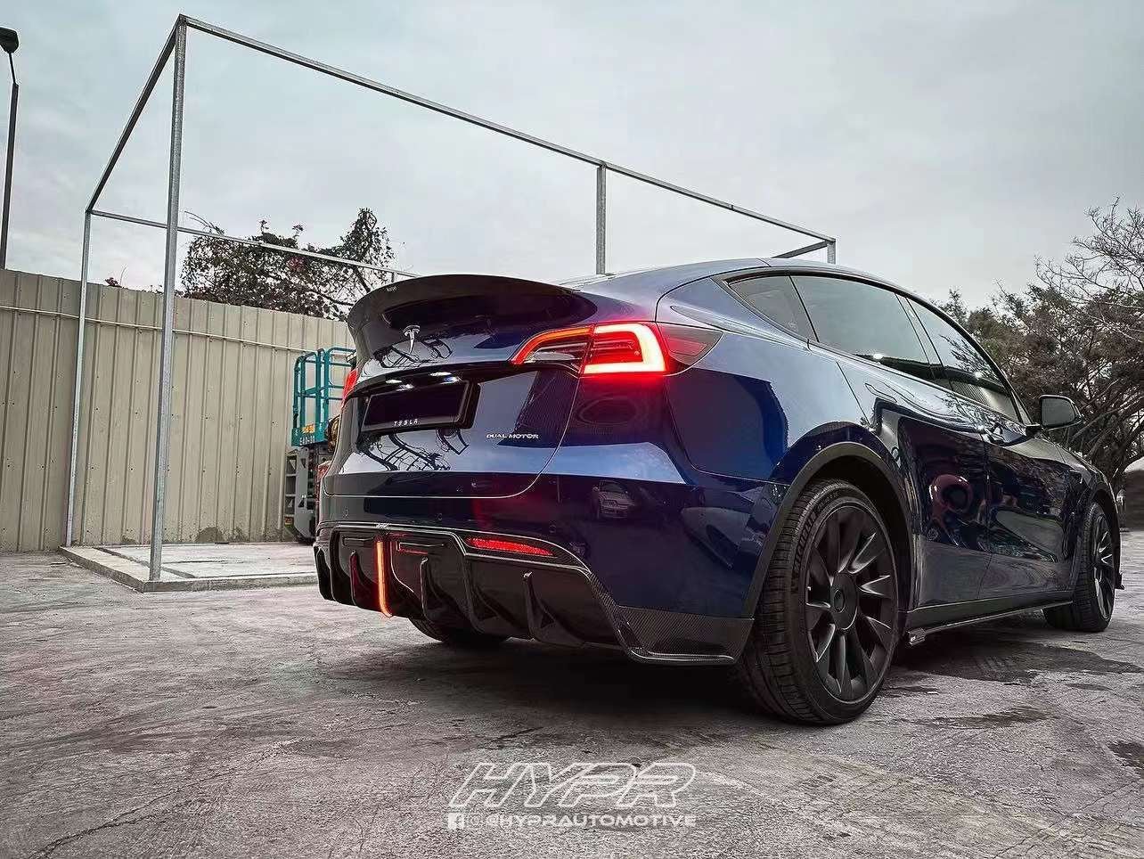 KARBEL - TESLA MODEL Y / PERFORMANCE DRY CARBON FIBRE REAR DIFFUSER - Aero Carbon UK