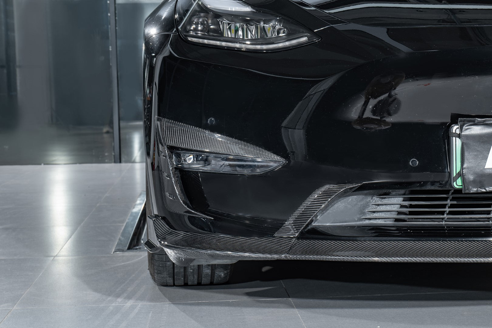 KARBEL - TESLA MODEL Y / PERFORMANCE DRY CARBON FIBRE UPPER VALANCES - Aero Carbon UK