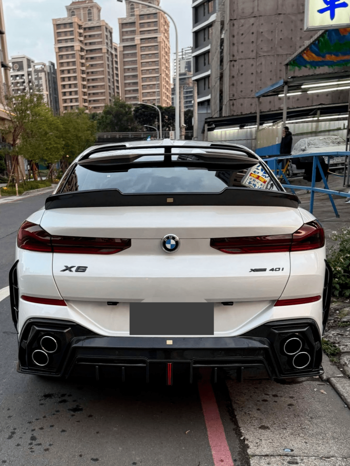 LUMING - BMW X6 G06 DRY CARBON FIBER LED REAR DIFFUSER - Aero Carbon UK