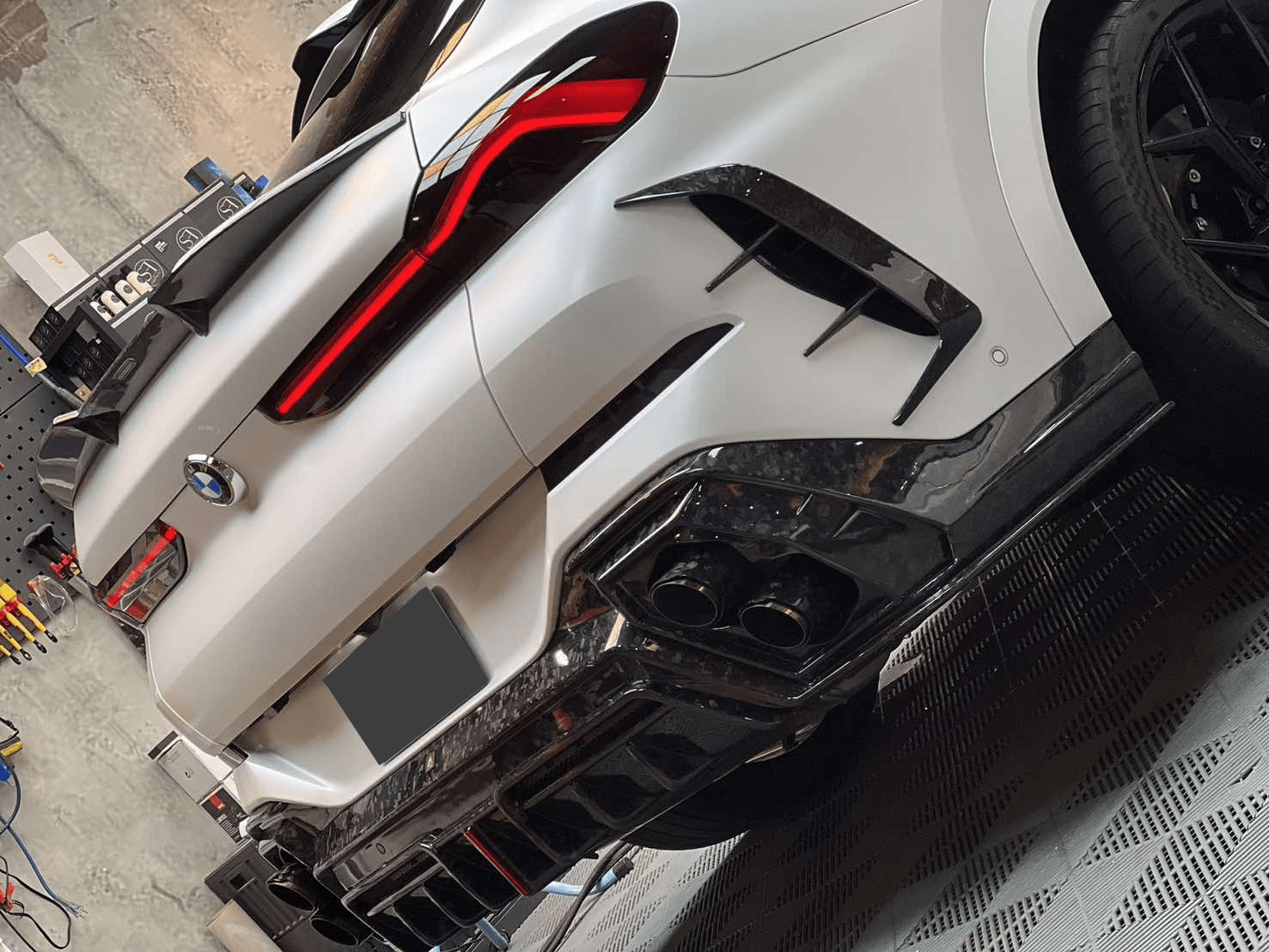 LUMING - BMW X6 G06 DRY CARBON FIBER LED REAR DIFFUSER - Aero Carbon UK