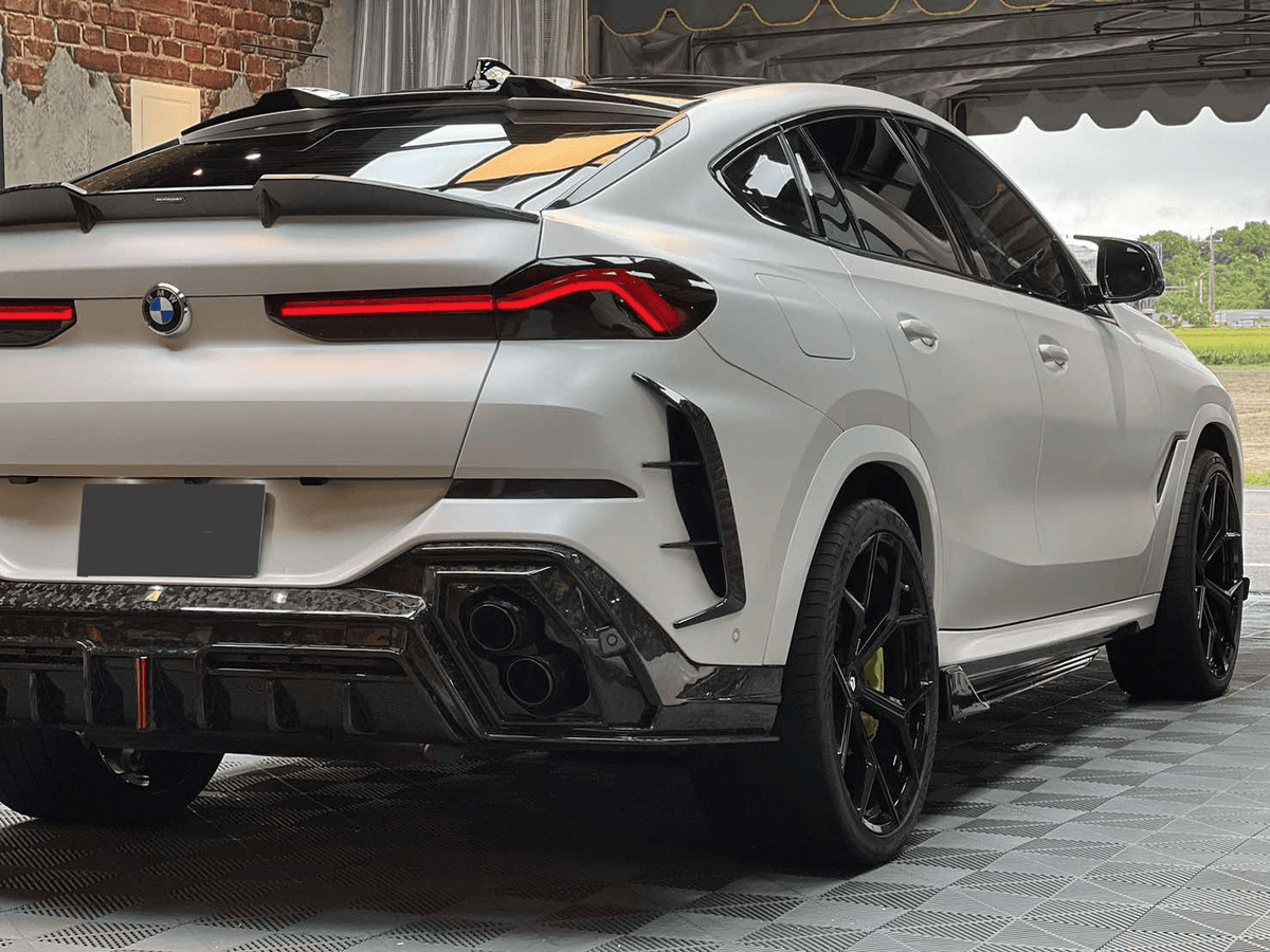 LUMING - BMW X6 G06 DRY CARBON FIBER LED REAR DIFFUSER - Aero Carbon UK