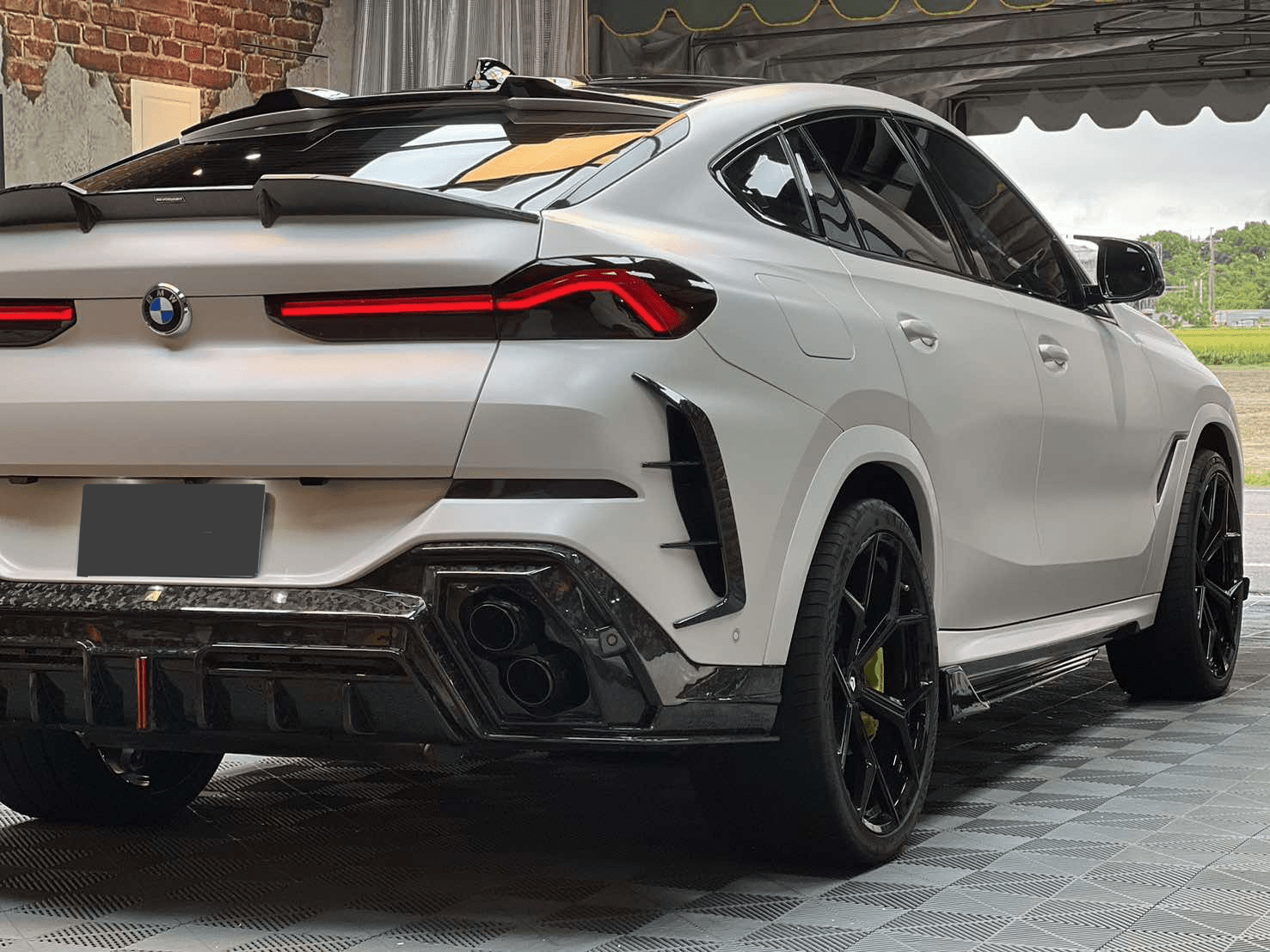 LUMING - BMW X6 G06 DRY CARBON FIBER LED REAR DIFFUSER - Aero Carbon UK