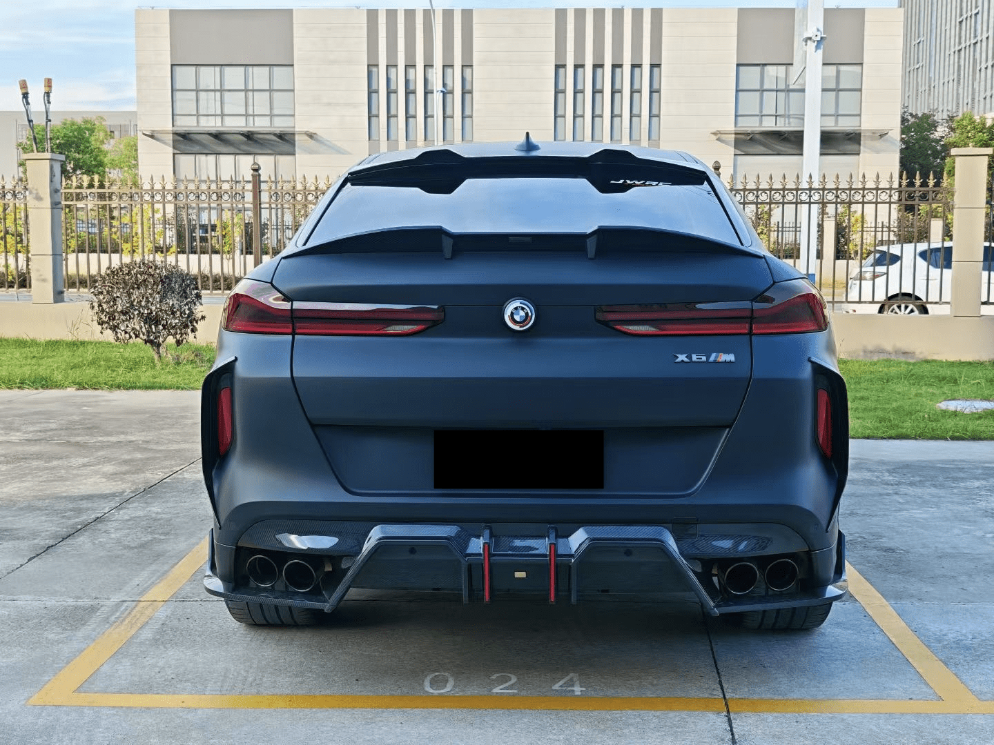 LUMING - BMW X6M F96 LCI DRY CARBON FIBER REAR ROOF SPOILER - Aero Carbon UK