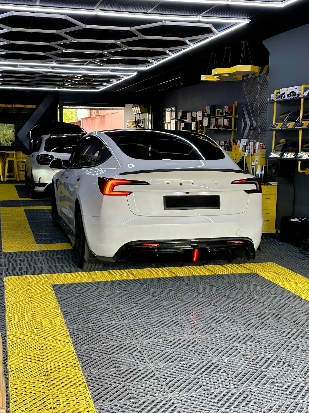 REVSTANCE - TESLA MODEL 3 HIGHLAND 2023+ GLOSS BLACK LED REAR DIFFUSER - Aero Carbon UK