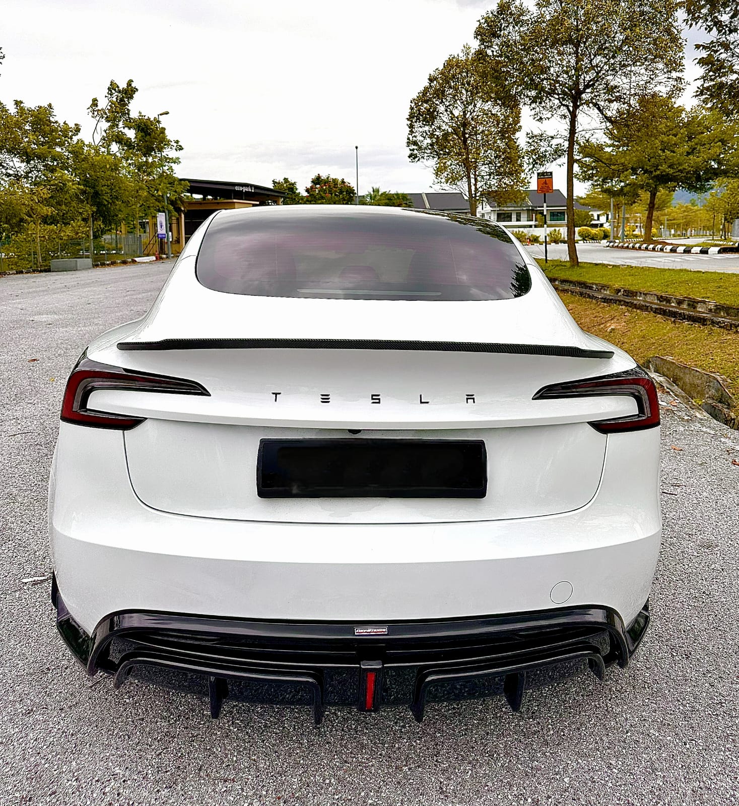 REVSTANCE - TESLA MODEL 3 HIGHLAND 2023+ GLOSS BLACK LED REAR DIFFUSER - Aero Carbon UK