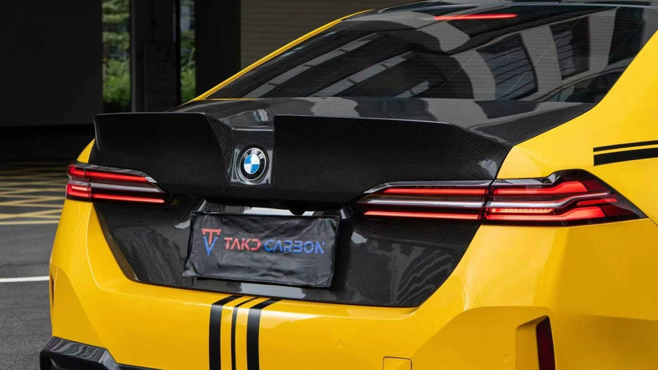 TAKD - BMW 5 SERIES G60 DRY CARBON FIBER BOOT TRUNK LID - Aero Carbon UK