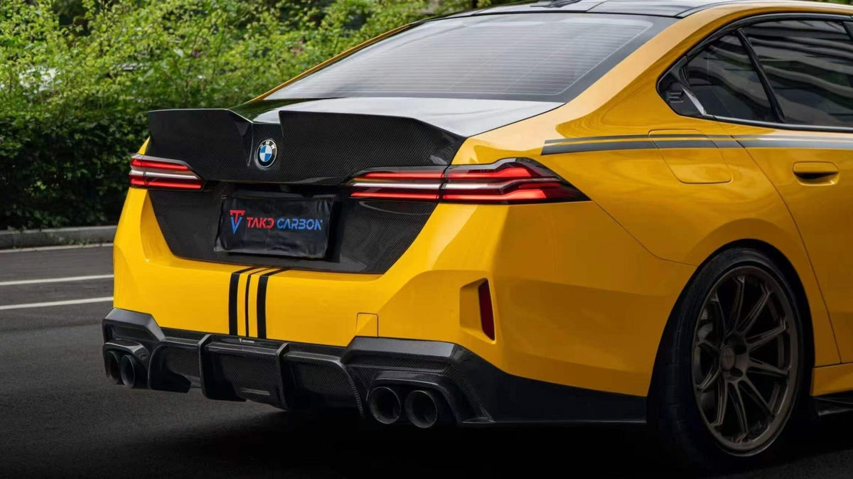 TAKD - BMW 5 SERIES G60 DRY CARBON FIBER BOOT TRUNK LID - Aero Carbon UK