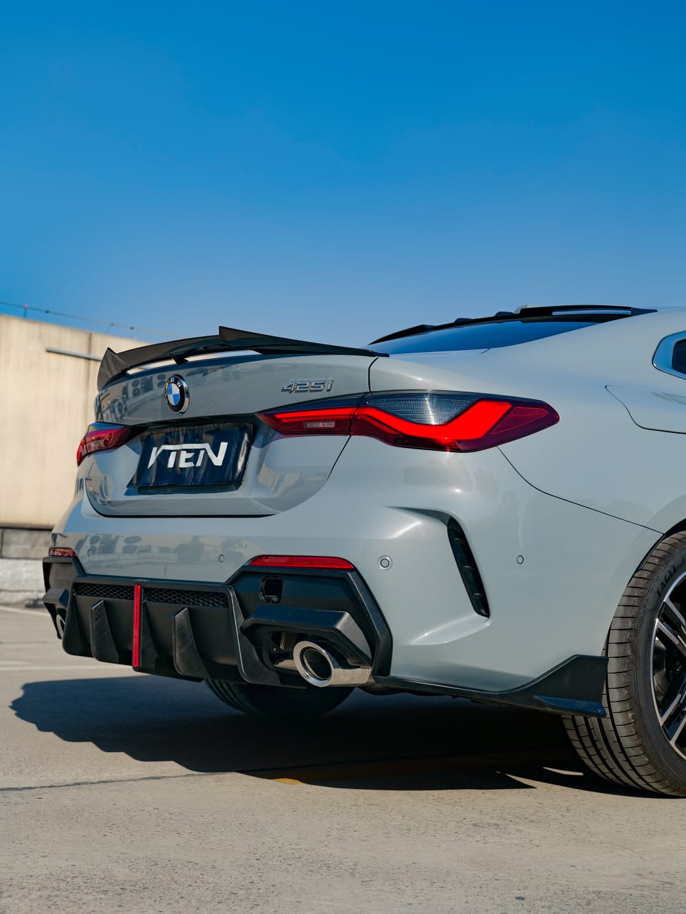 VTEN - BMW 4 SERIES G22 ABS GLOSS BLACK LED REAR DIFFUSER - Aero Carbon UK