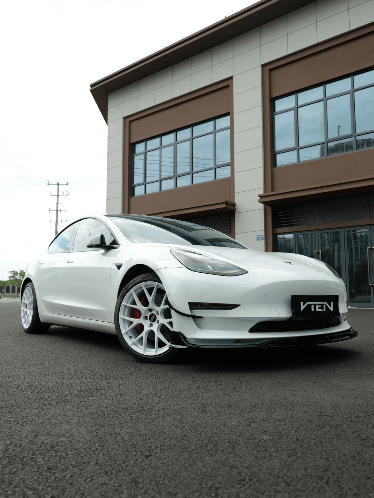 VTEN - TESLA MODEL 3 2017-2023 PP GLOSS BLACK FRONT LIP - Aero Carbon UK