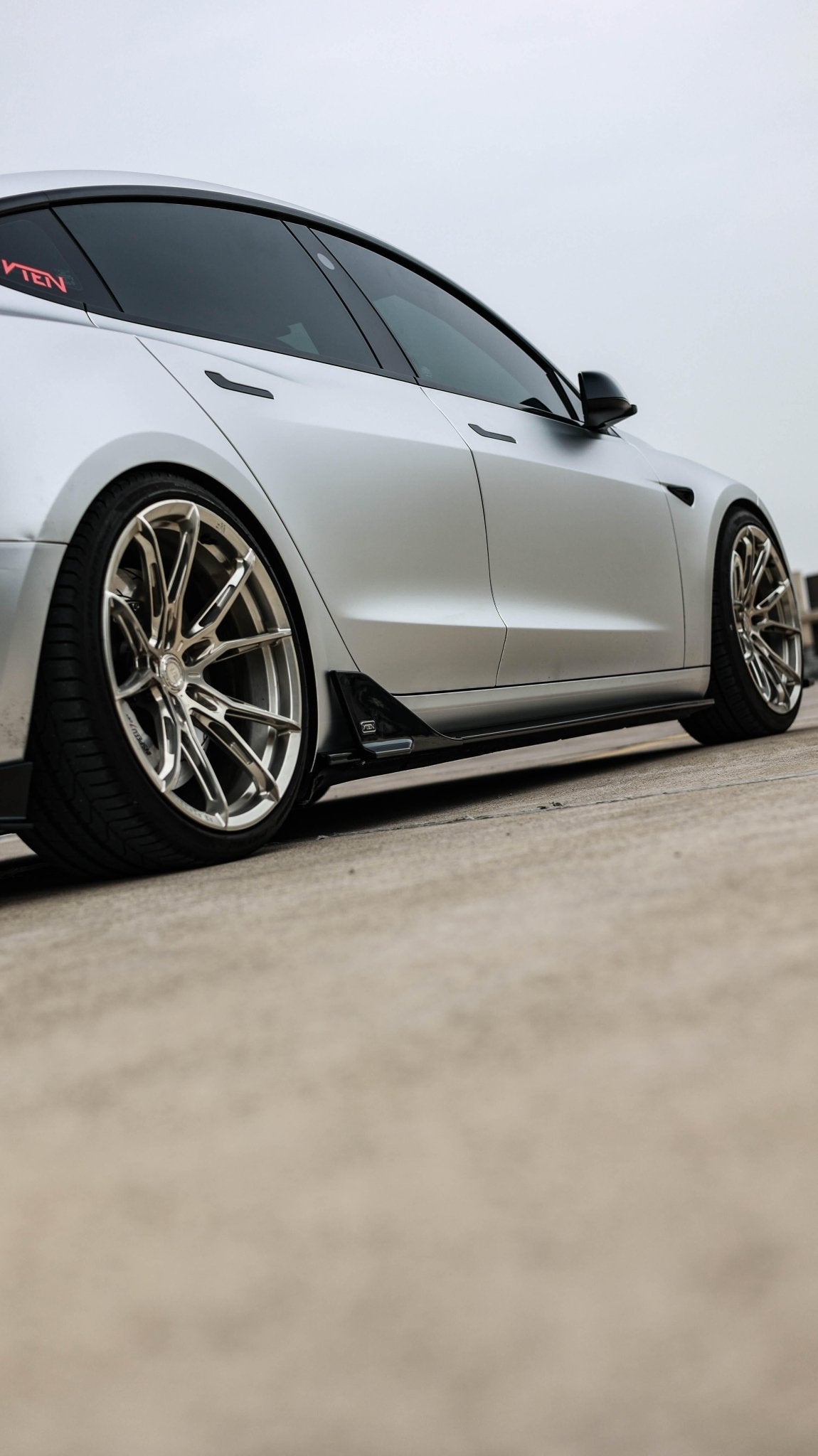 VTEN - TESLA MODEL 3 HIGHLAND 2023+ PP GLOSS BLACK SIDE SKIRTS - Aero Carbon UK