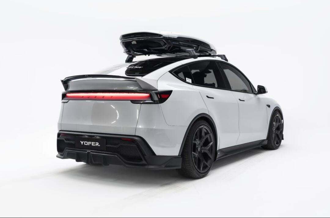 YOFER - TESLA MODEL Y JUNIPER 2025+ FRP SIDE SKIRTS - Aero Carbon UK