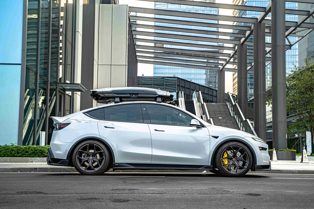 YOFER - TESLA MODEL Y JUNIPER REFRESH 2025+ FRP SIDE SKIRTS - Aero Carbon UK