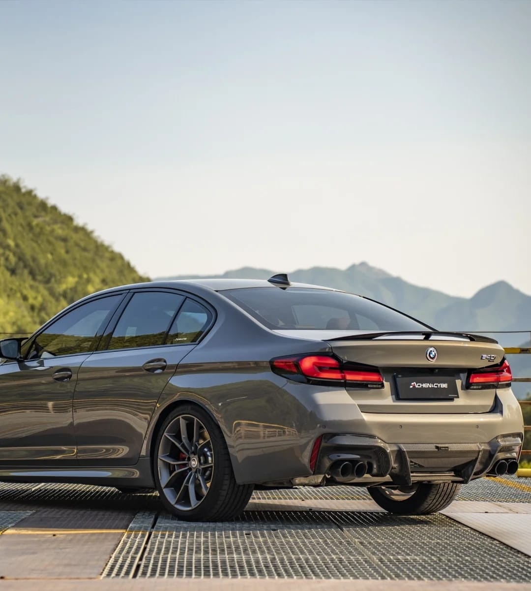 ACHEN CYBE - BMW 5 SERIES G30 LCI DRY CARBON FIBRE REAR DIFFUSER - Aero Carbon UK