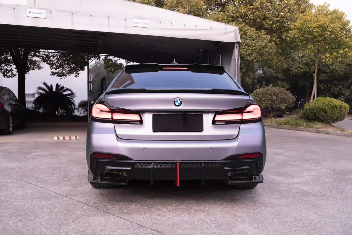 AERO CARBON - BMW 5 SERIES G30 LCI GLOSSY BLACK SLIM LED DIFFUSER - Aero Carbon UK