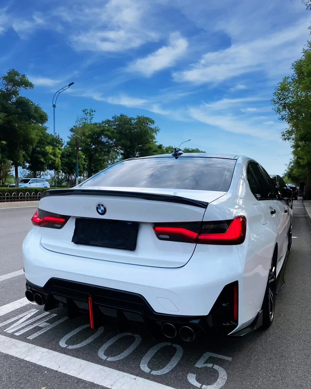 AERO CARBON - BMW G20 3 SERIES LCI GLOSSY BLACK SLIM LED DIFFUSER - Aero Carbon UK