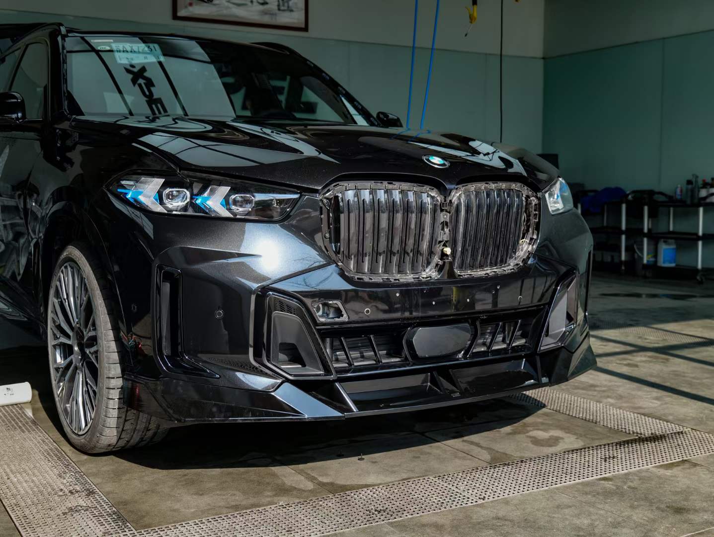 AERO CARBON - BMW X5 G05 LCI ABS GLOSS BLACK FRONT LIP V2 - Aero Carbon UK