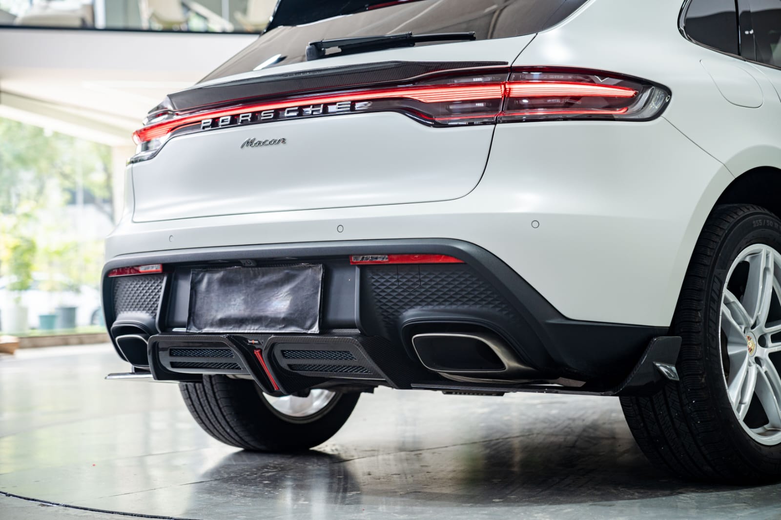 AERO CARBON - PORSCHE MACAN 2022+ CARBON FIBRE LED REAR DIFFUSER - Aero Carbon UK