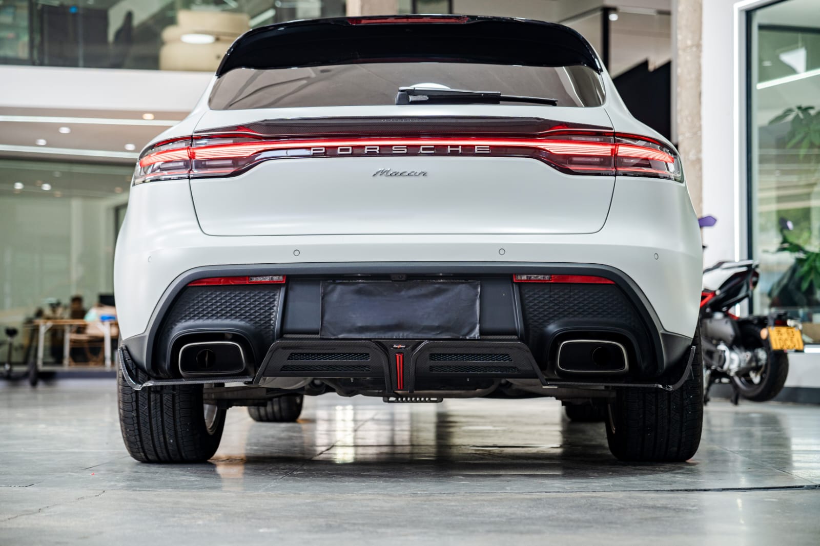 Macan Rear Diff AERO CARBON - PORSCHE MACAN 2022+ CARBON FIBRE LED REAR DIFFUSER – Aero ...