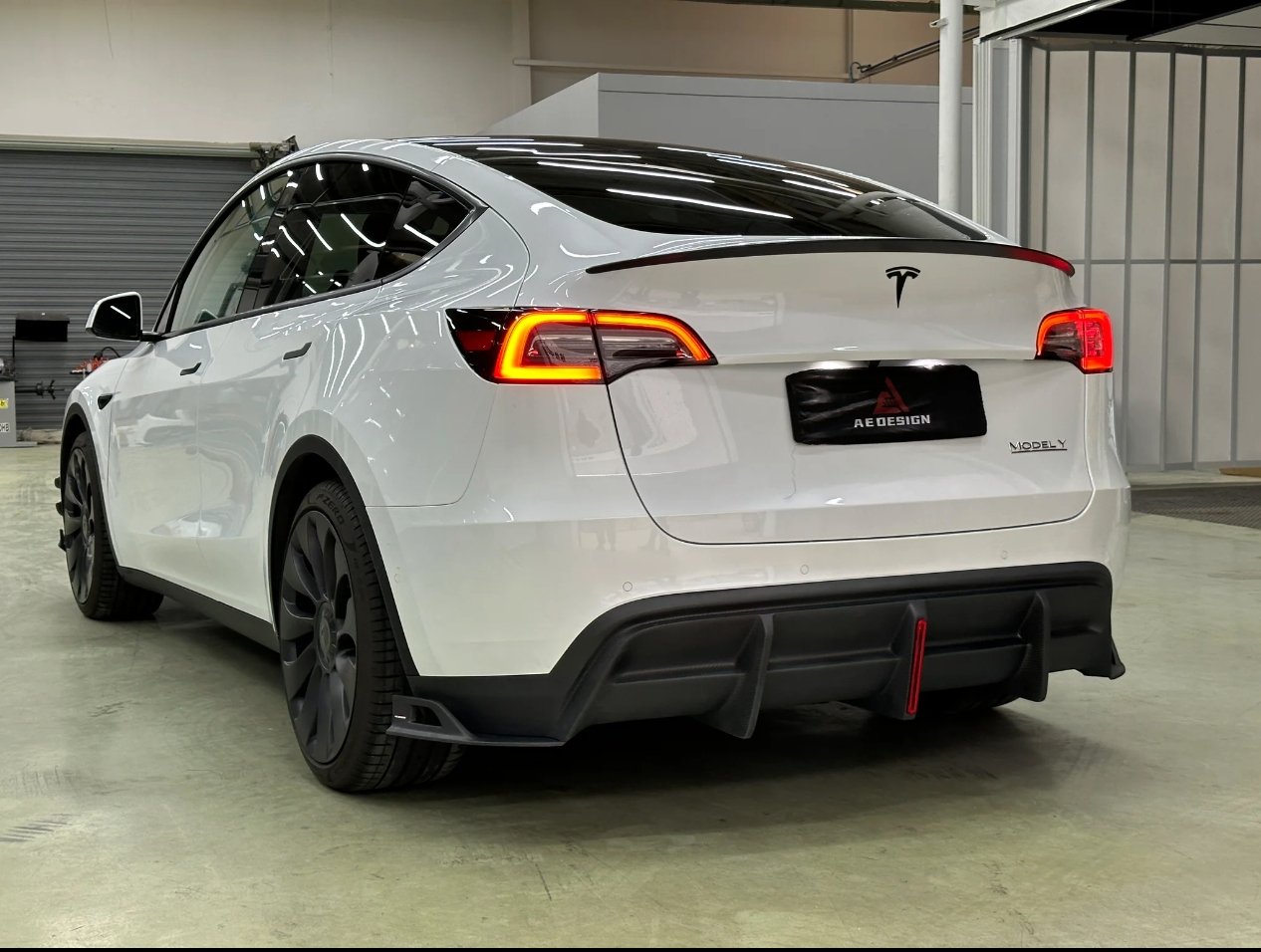 AERO CARBON - TESLA MODEL Y CARBON FIBRE REAR DIFFUSER WITH TAIL LIGHT - Aero Carbon UK