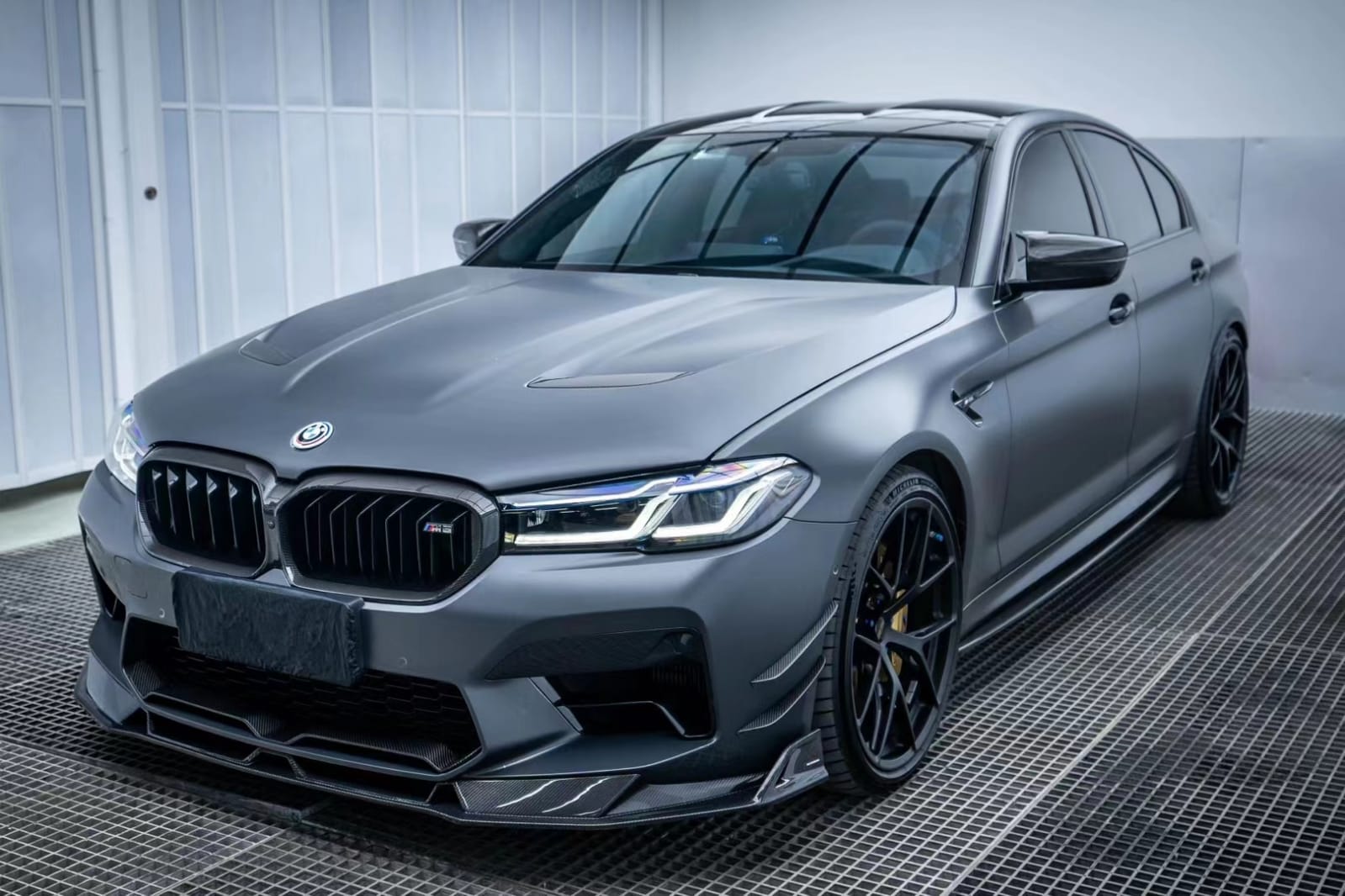 AERO DESIGN - BMW F90 M5 LCI 2021+ CARBON FIBRE FRONT LIP AERO CARBON