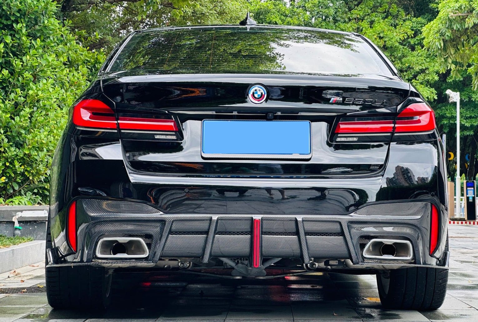 AERO DESIGN - BMW M5 F90 G30 540i M550i CARBON FIBRE REAR DIFFUSER WITH LED BRAKE LIGHT - Aero Carbon UK