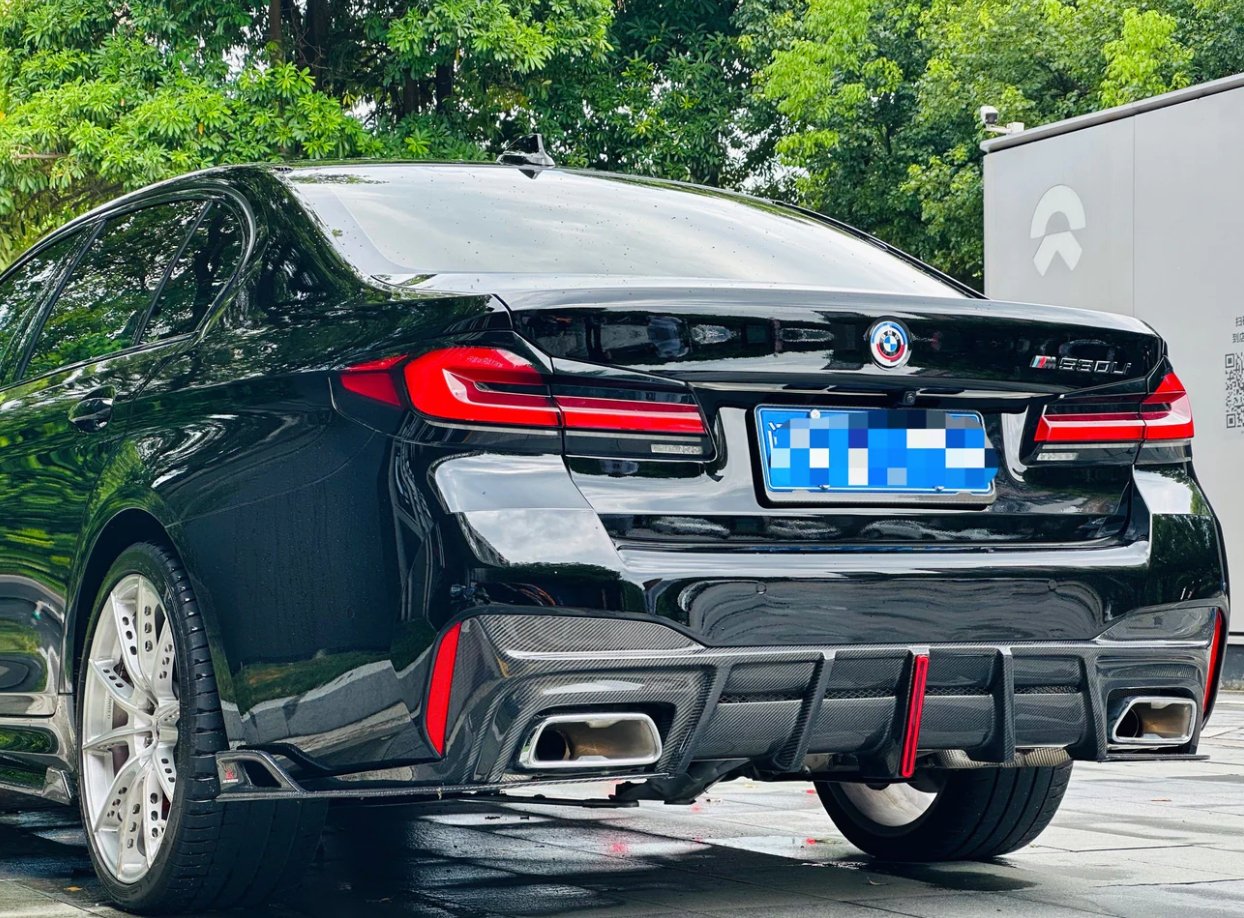 AERO DESIGN - BMW M5 F90 G30 540i M550i CARBON FIBRE REAR DIFFUSER WITH LED BRAKE LIGHT - Aero Carbon UK