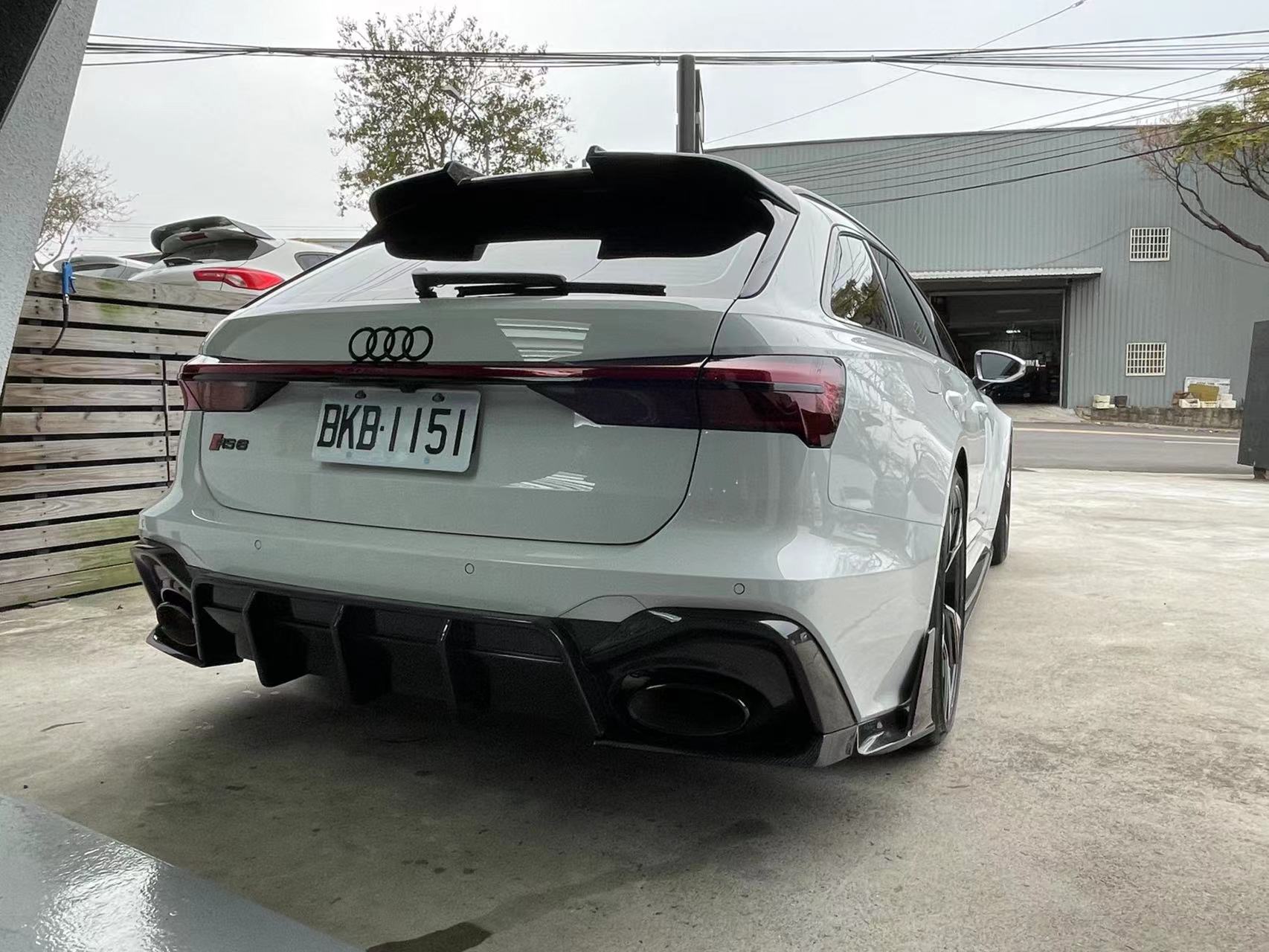 FUTURE DESIGN - AUDI RS6 RS7 C8 DRY CARBON FIBRE REAR DIFFUSER & CANARDS ( BLAZE KIT) - Aero Carbon UK