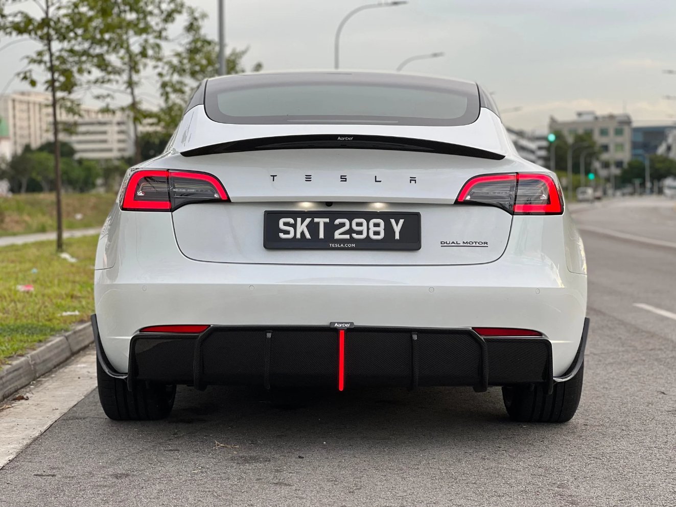 KARBEL - TESLA MODEL 3 DRY CARBON FIBRE LED REAR DIFFUSER - Aero Carbon UK